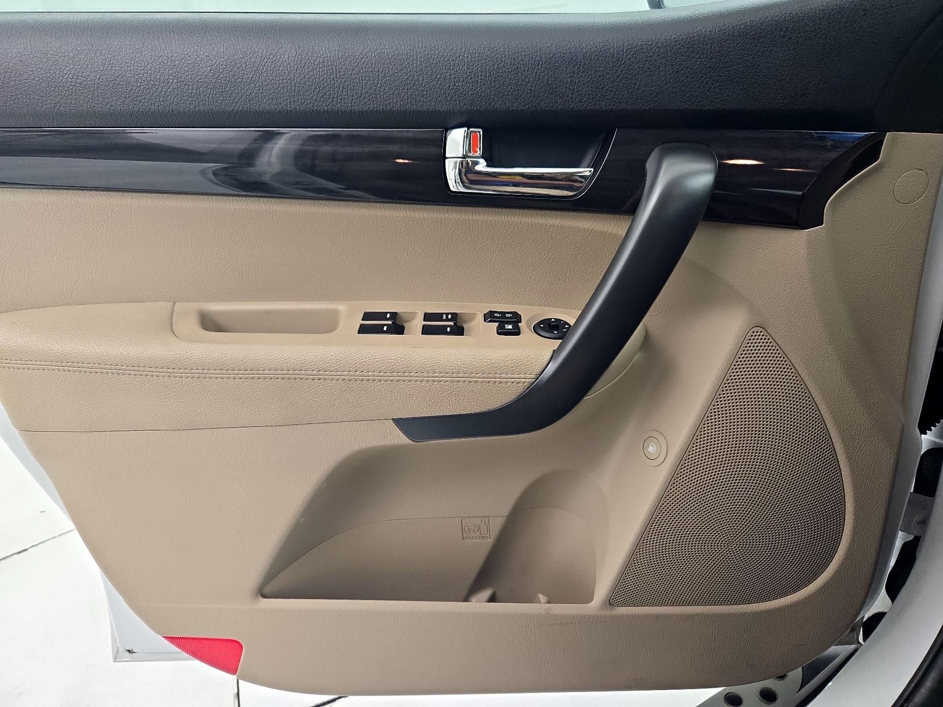 Thumbnail: 2013 Kia Sorento - 12
