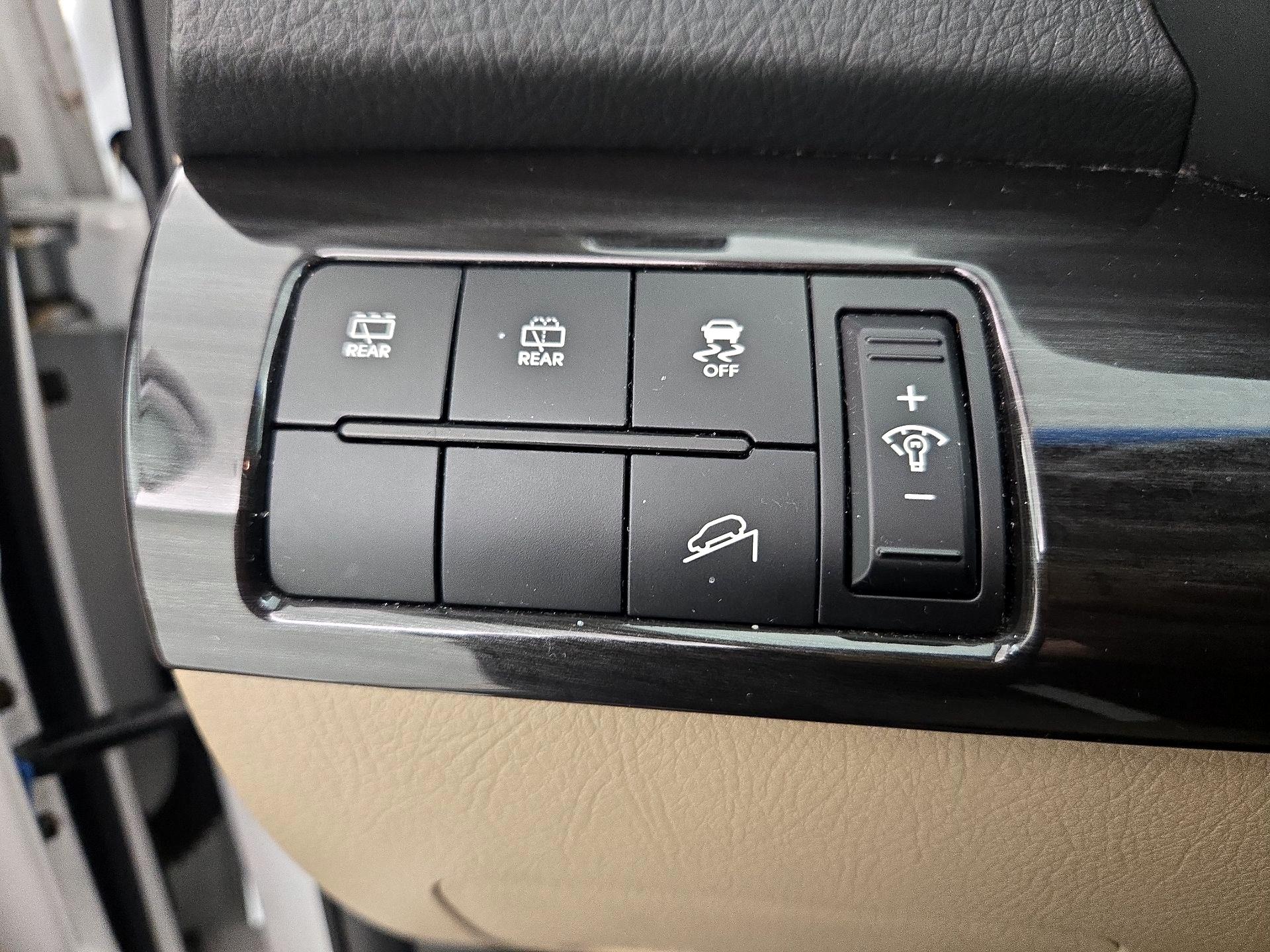 Thumbnail: 2013 Kia Sorento - 13