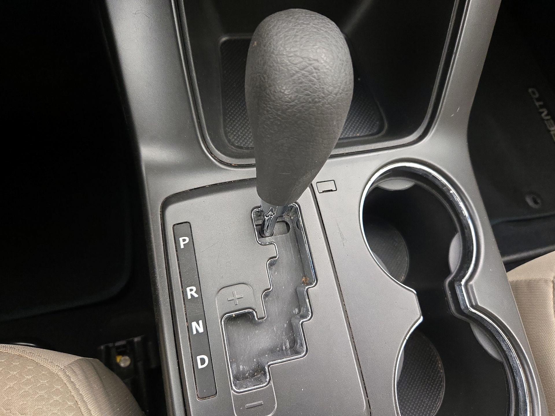 Thumbnail: 2013 Kia Sorento - 16