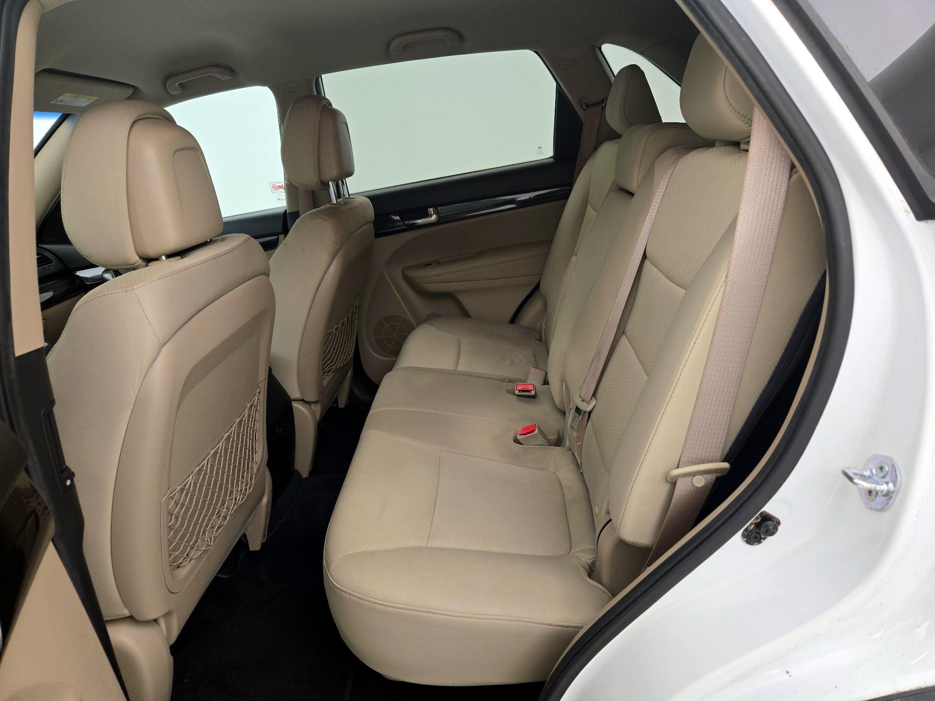 Thumbnail: 2013 Kia Sorento - 18