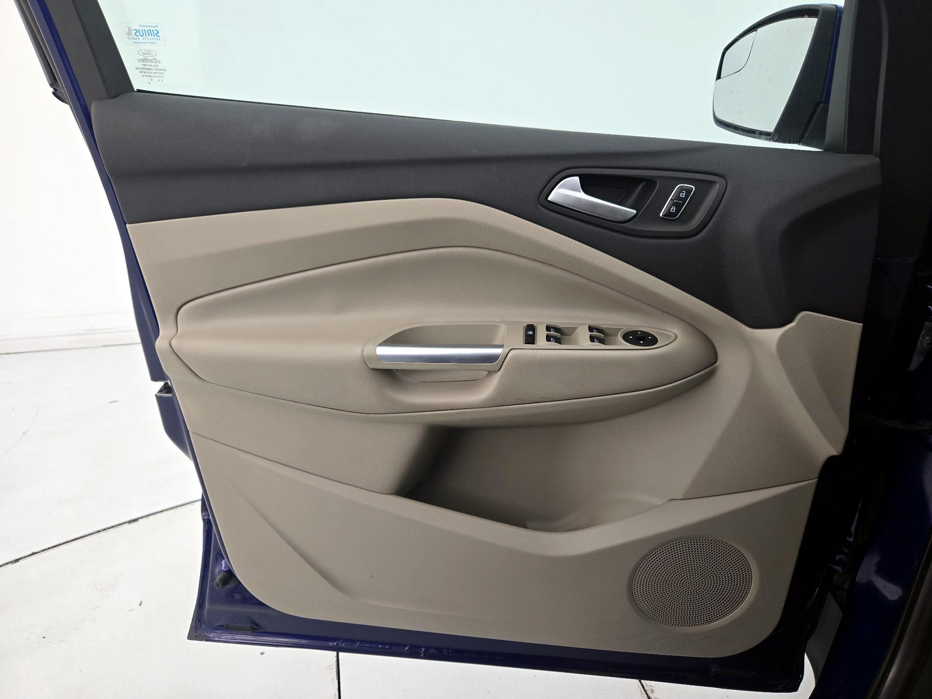 Thumbnail: 2016 Ford Escape - 12