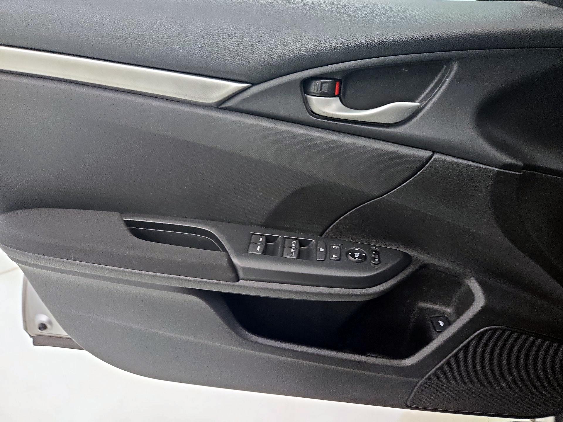 Thumbnail: 2016 Honda Civic - 12