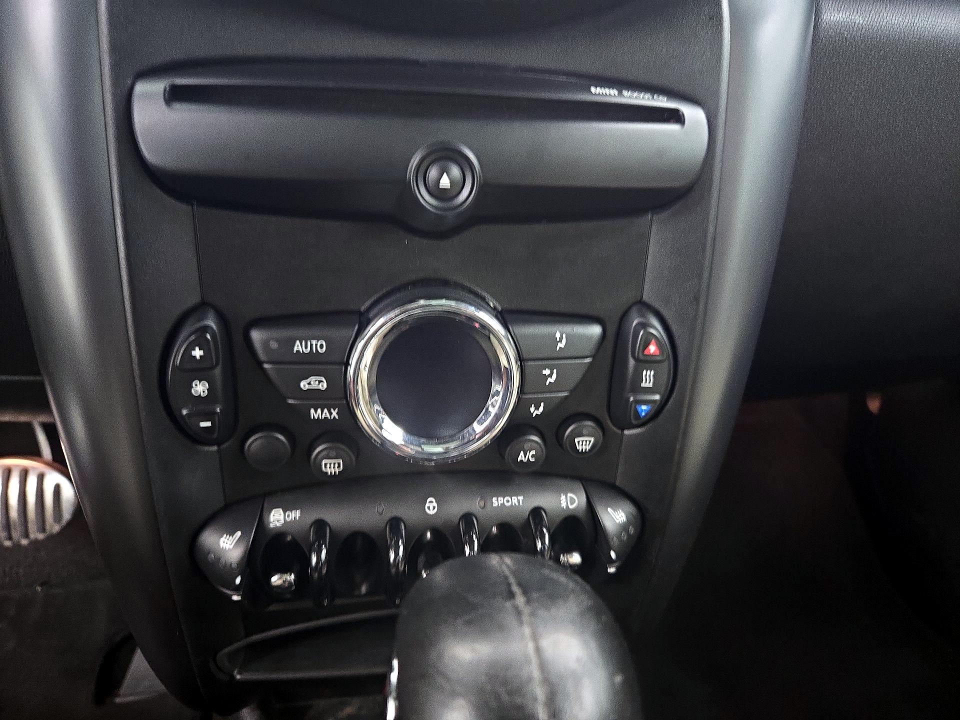 Thumbnail: 2014 MINI Cooper Countryman - 14