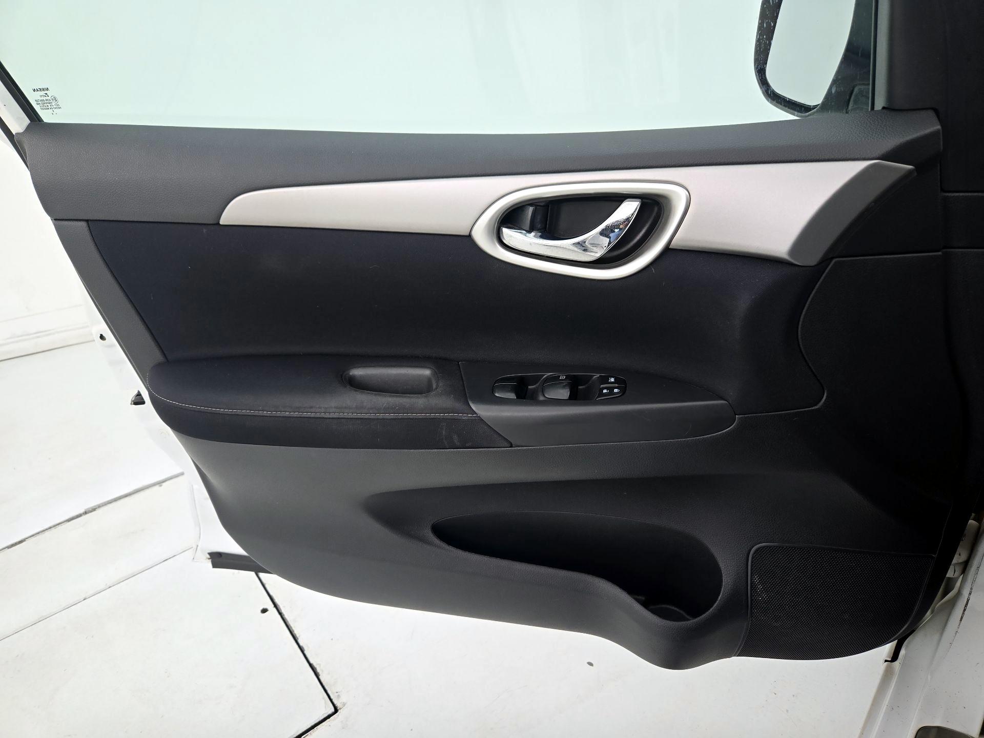 Thumbnail: 2014 Nissan Sentra - 12