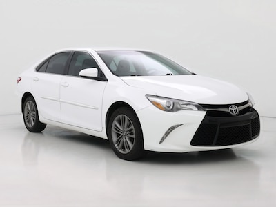 White 2017 Toyota Camry SE