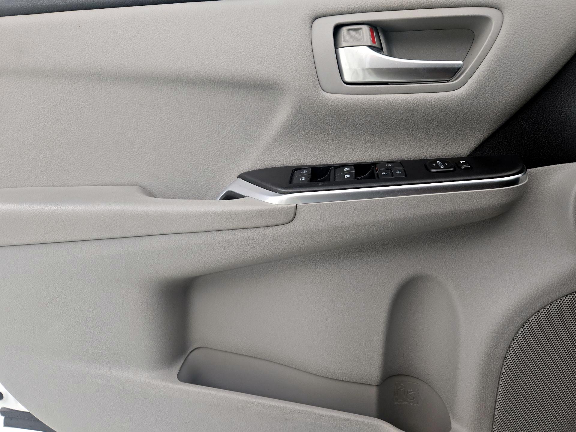 Thumbnail: 2017 Toyota Camry - 12