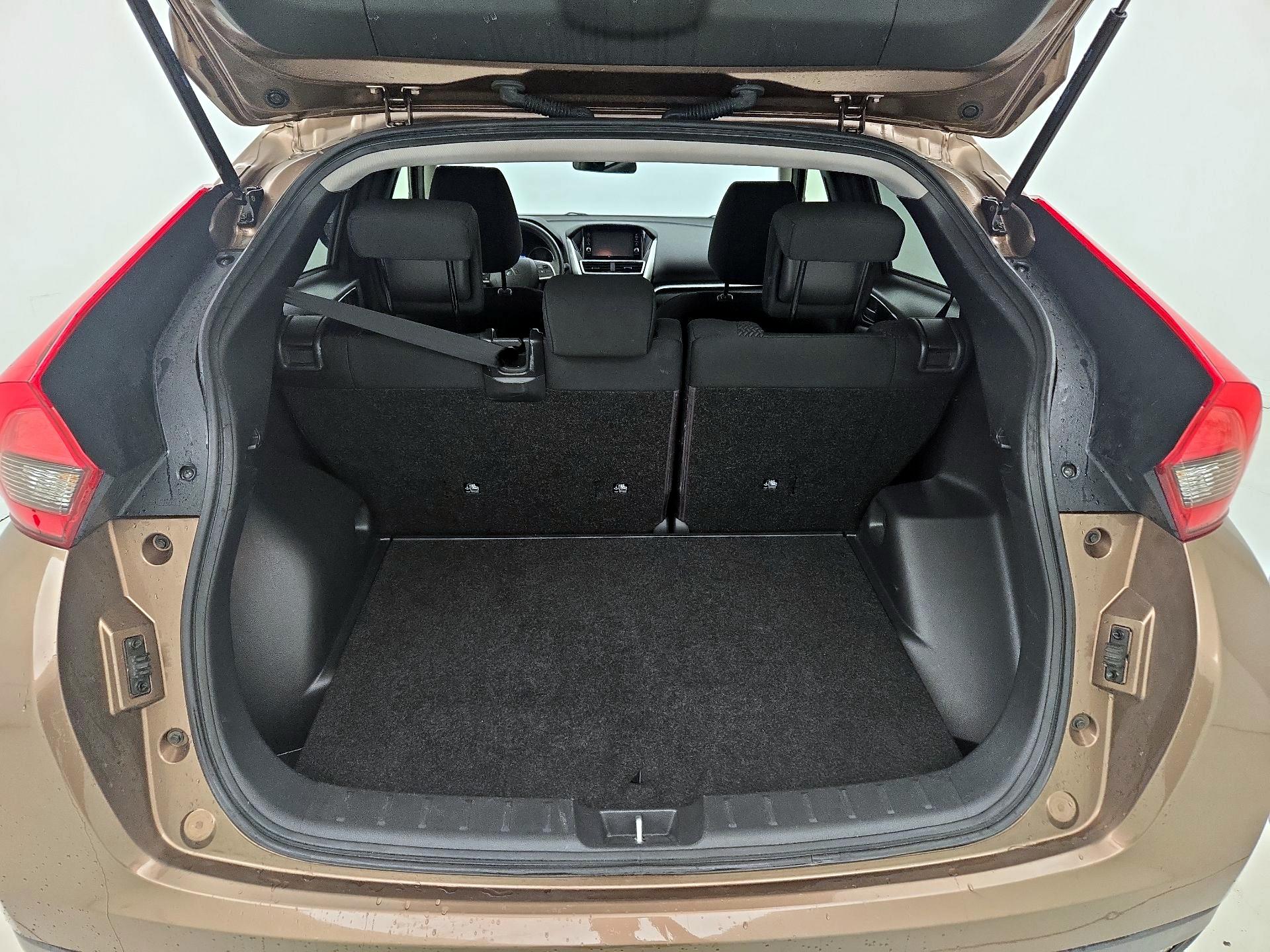 Thumbnail: 2018 Mitsubishi Eclipse Cross - 19