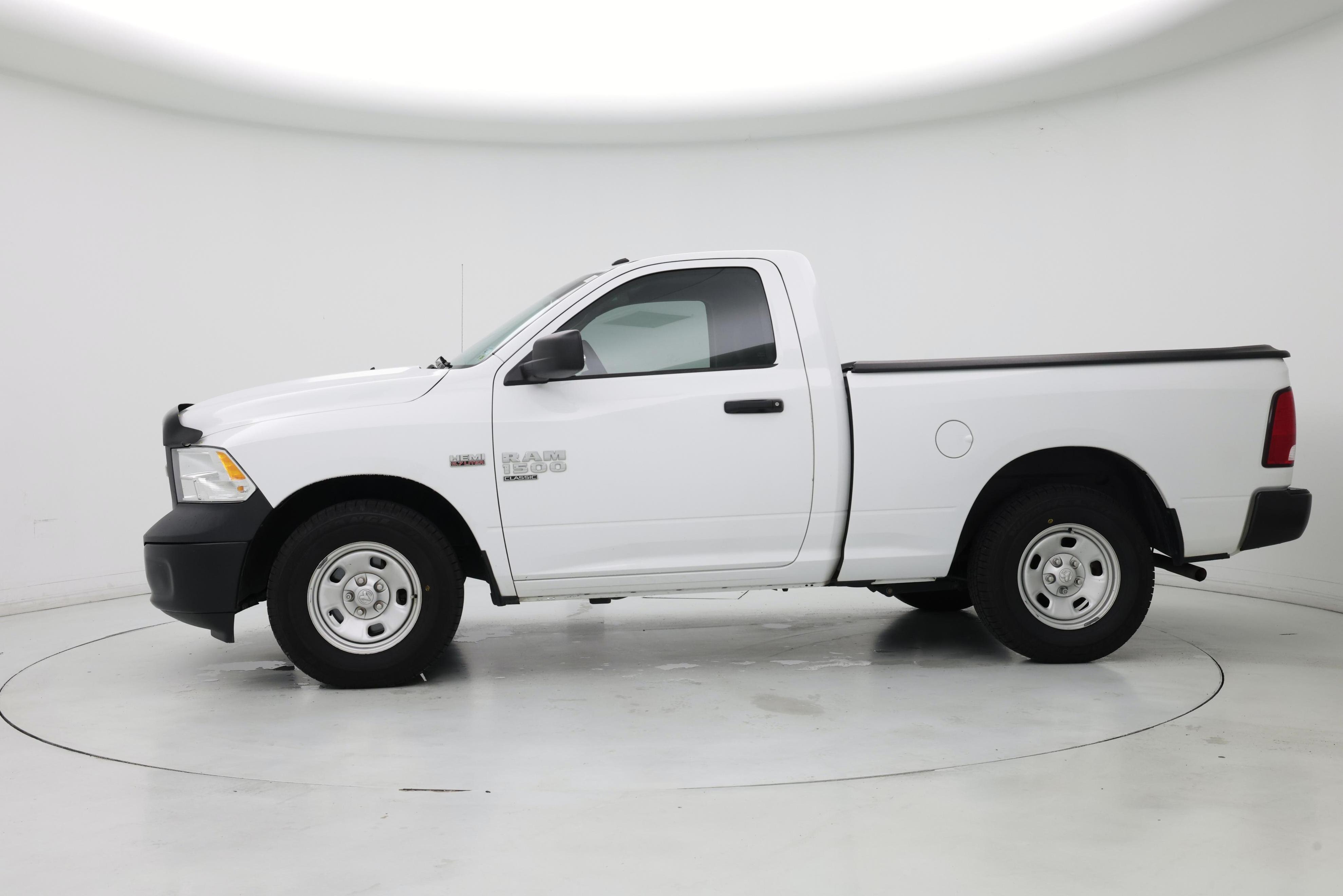 Thumbnail: 2021 RAM 1500 Classic - 3