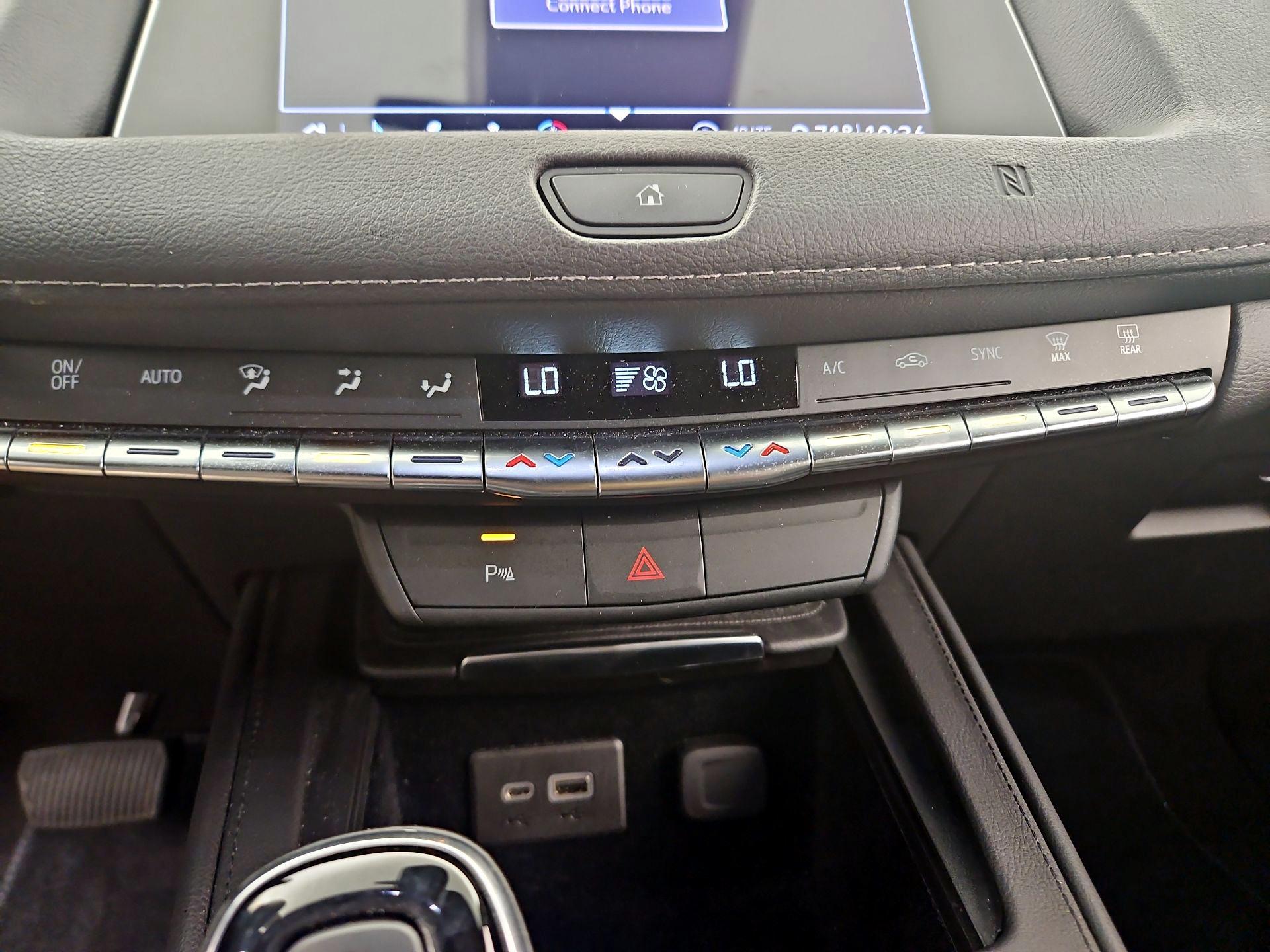 Thumbnail: 2020 Cadillac XT4 - 16