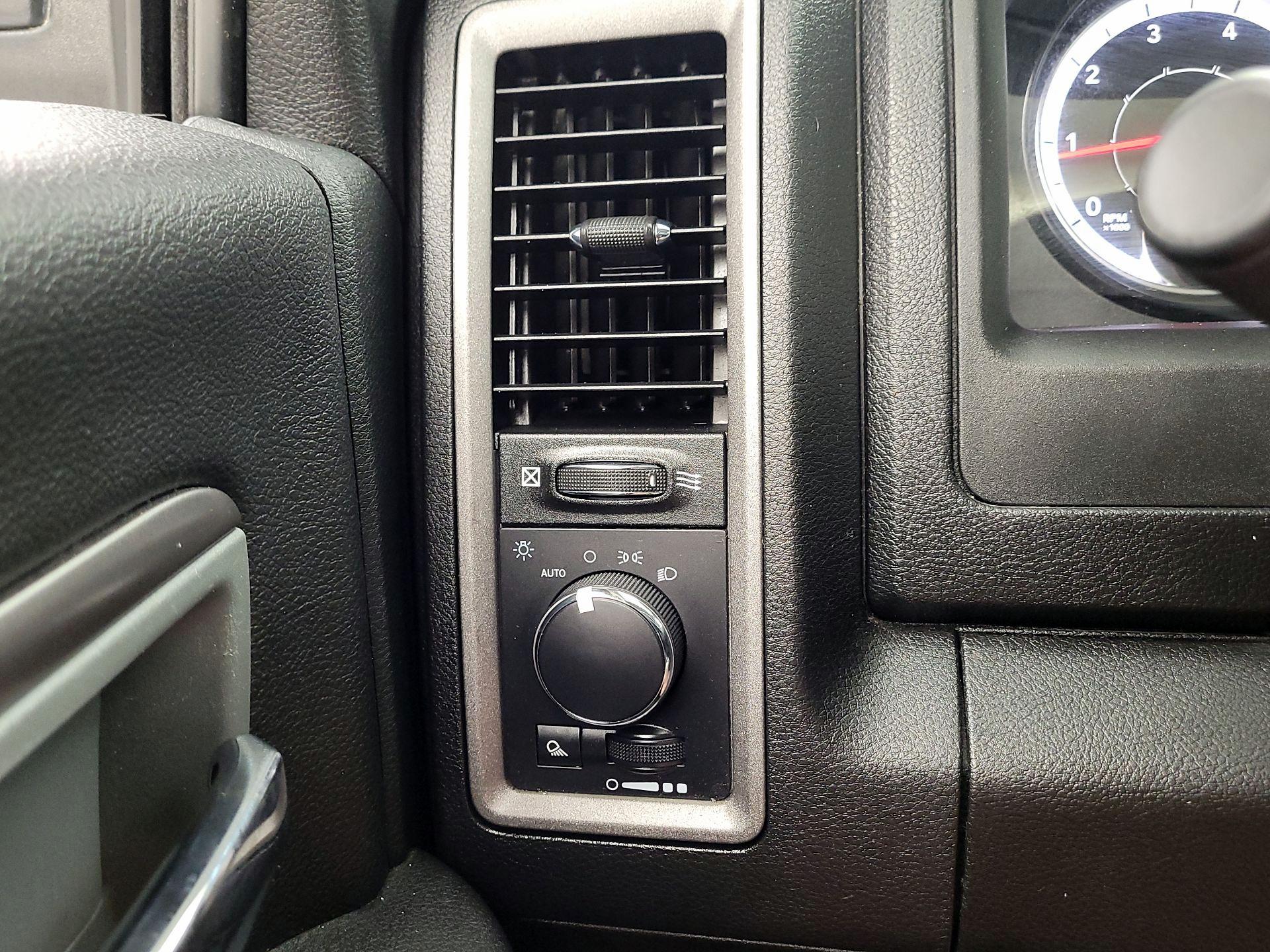 Thumbnail: 2021 RAM 1500 Classic - 13