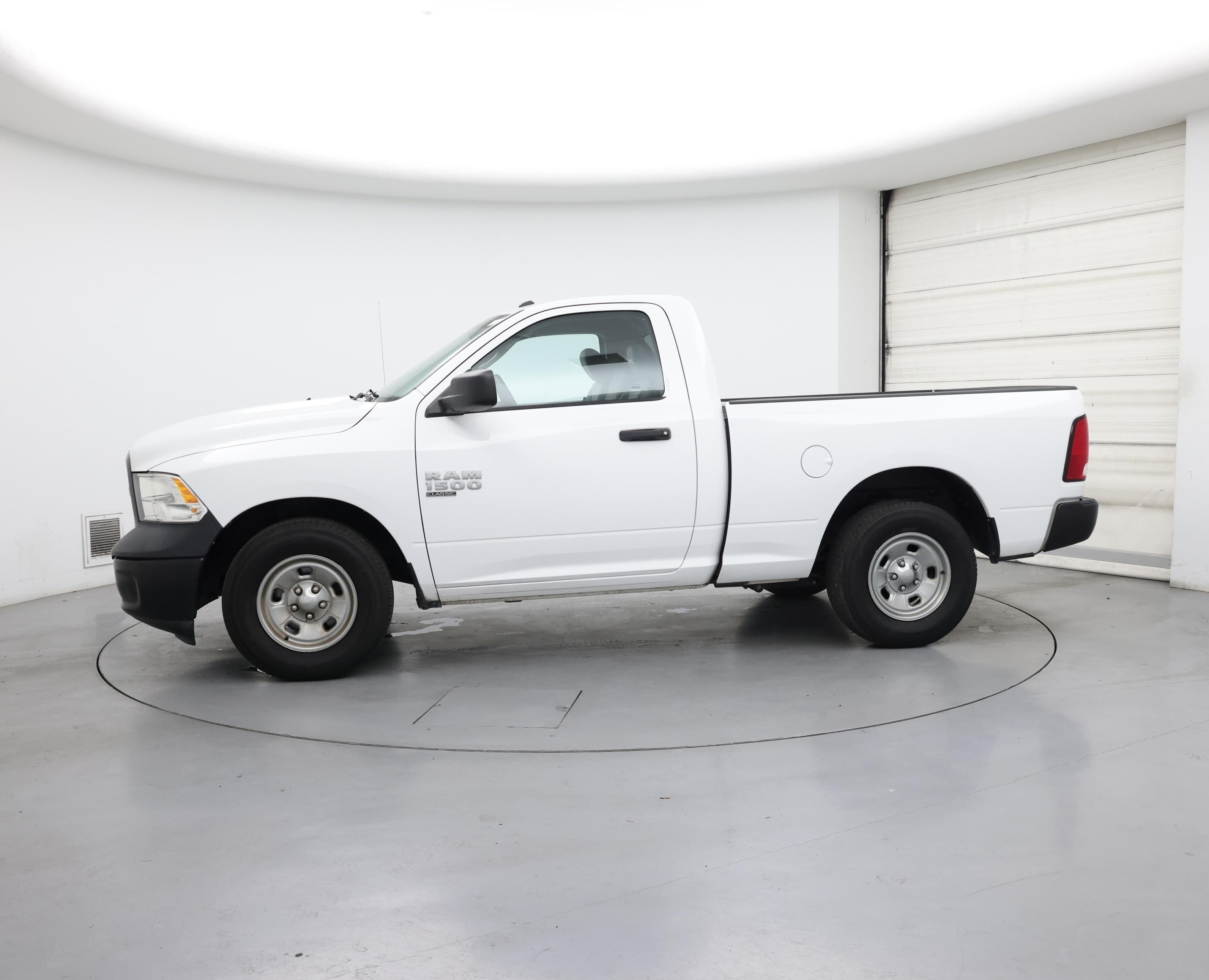 Thumbnail: 2021 RAM 1500 Classic - 3