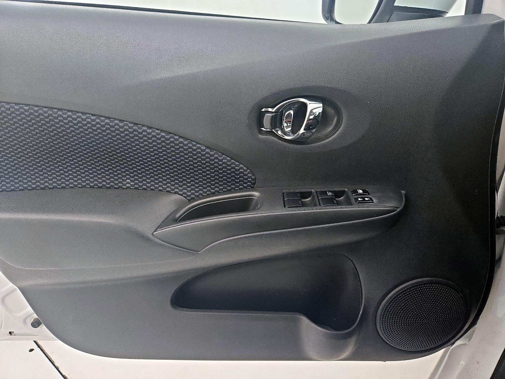 Thumbnail: 2015 Nissan Versa Note - 12