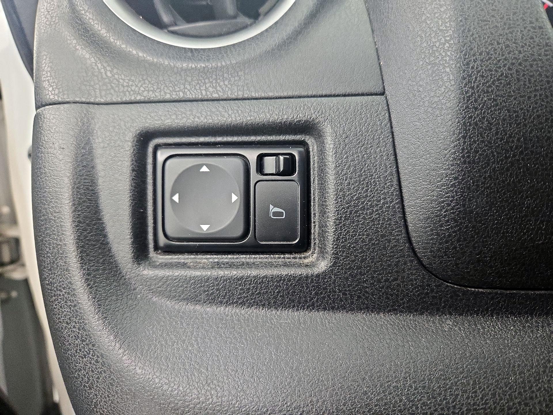 Thumbnail: 2015 Nissan Versa Note - 13