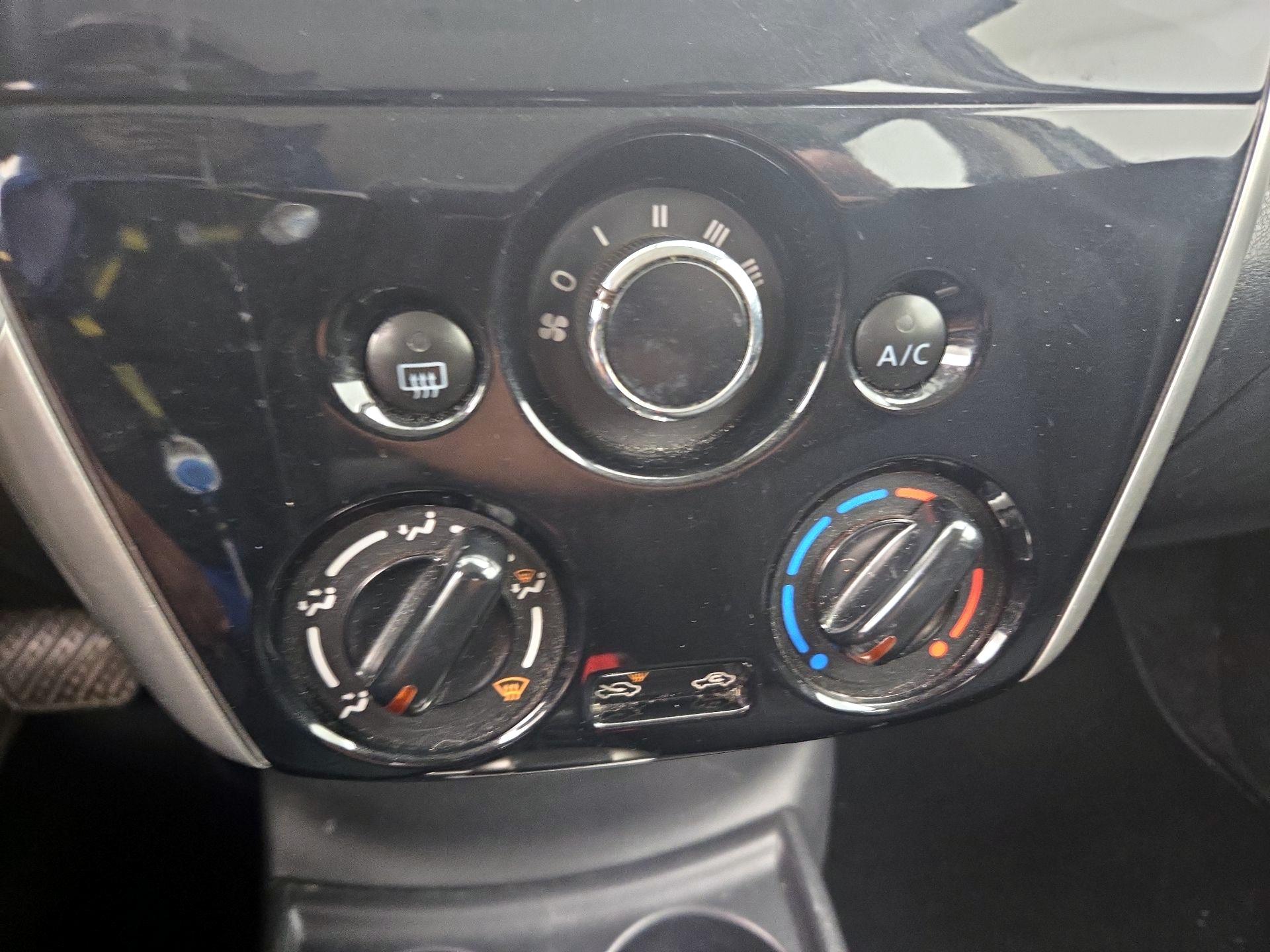 Thumbnail: 2015 Nissan Versa Note - 15