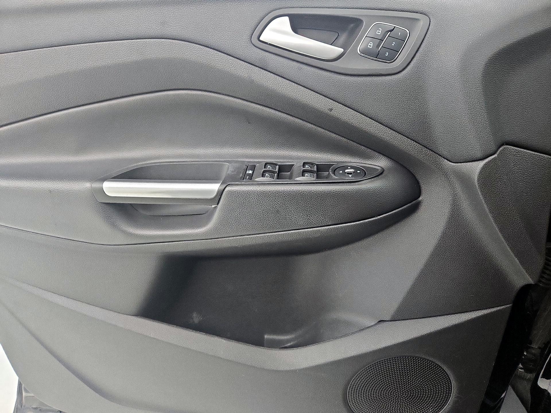 Thumbnail: 2016 Ford Escape - 12