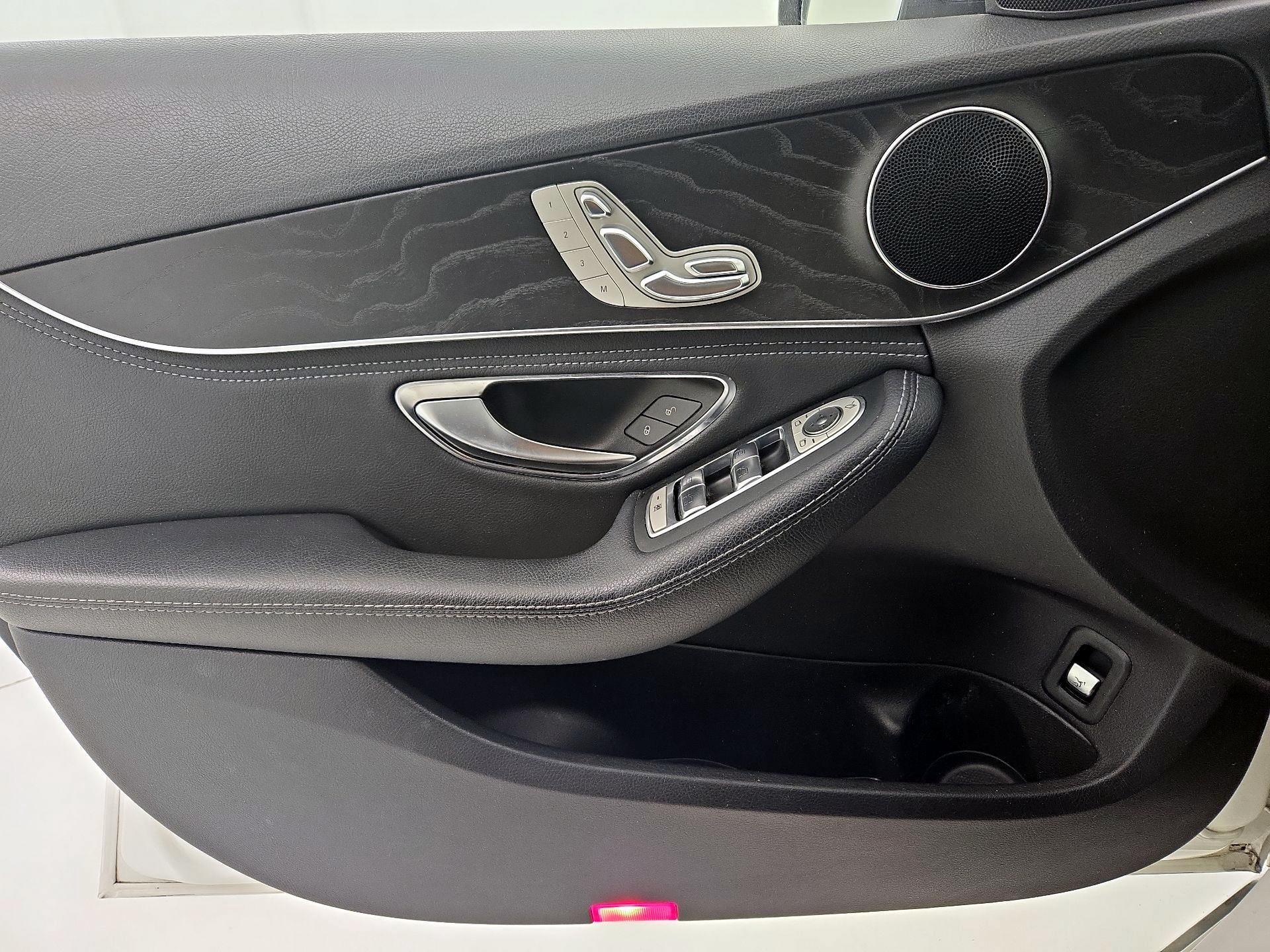 Thumbnail: 2016 Mercedes-Benz C-Class - 12