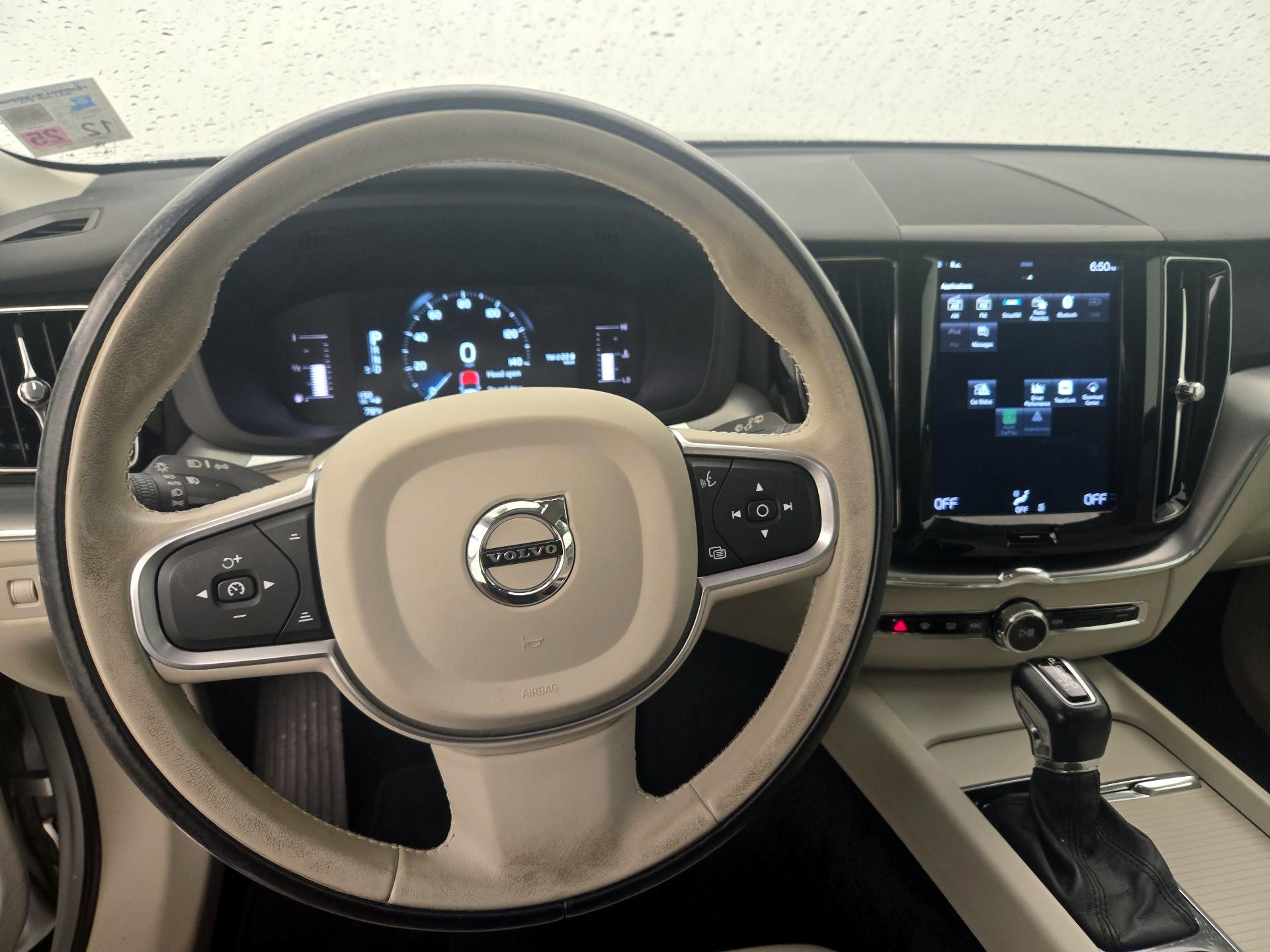 Thumbnail: 2019 Volvo XC60 - 10
