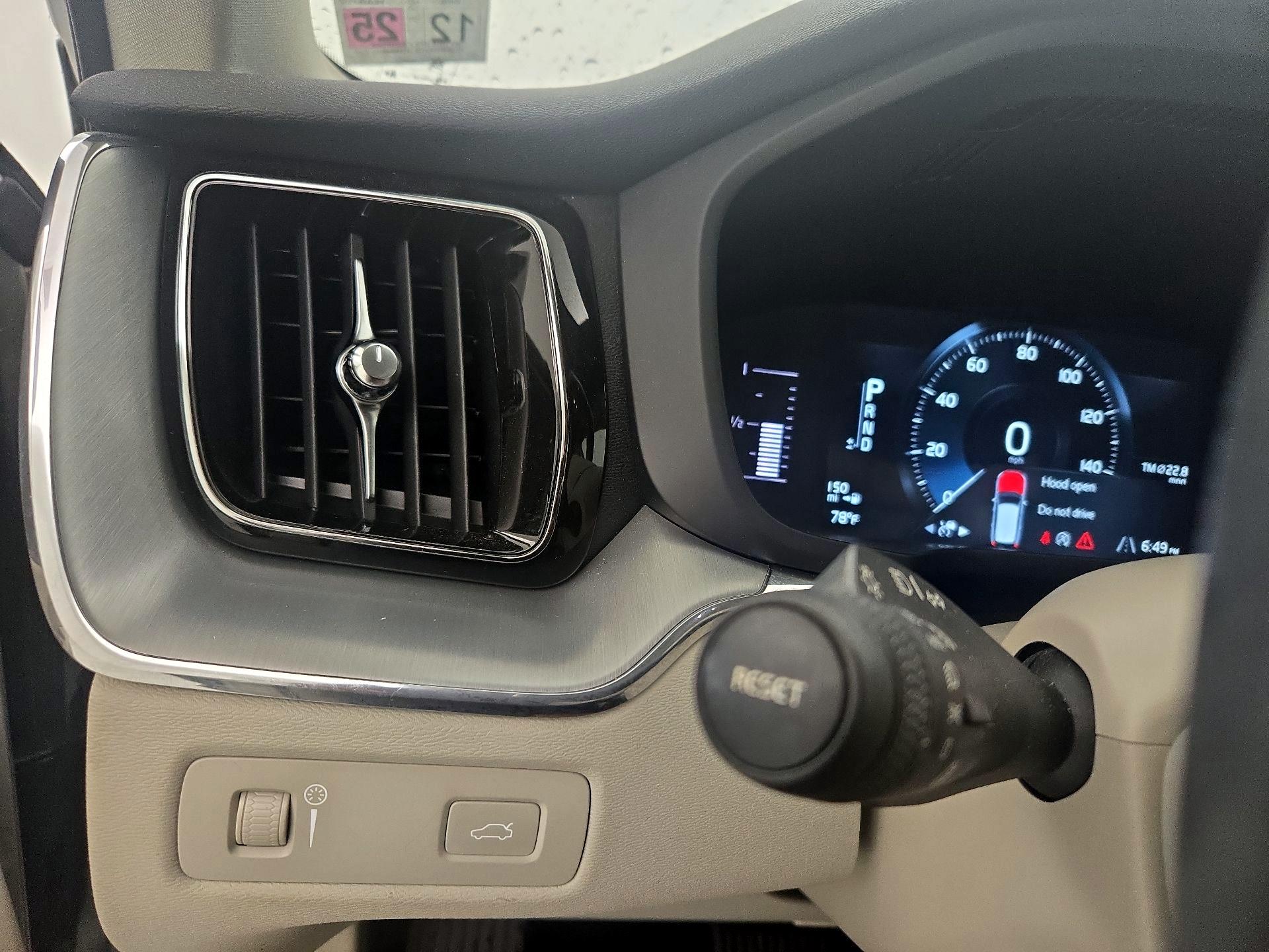 Thumbnail: 2019 Volvo XC60 - 13