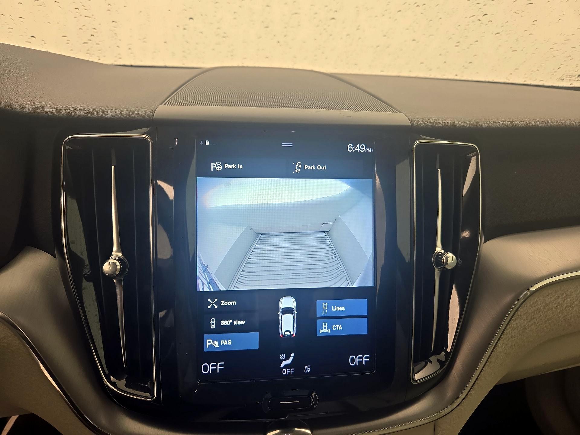 Thumbnail: 2019 Volvo XC60 - 14