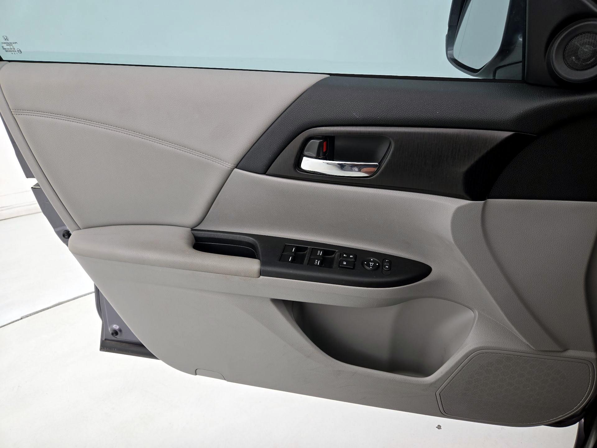 Thumbnail: 2015 Honda Accord - 12