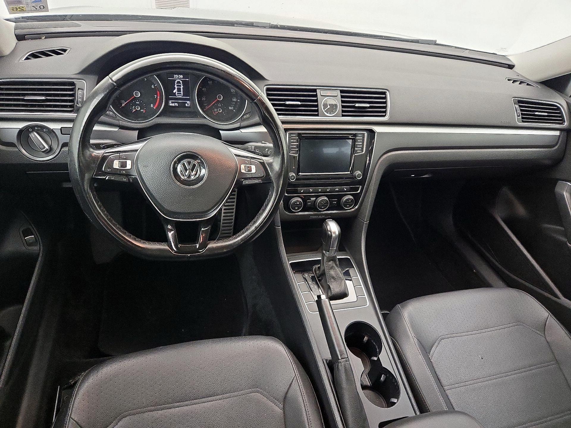Thumbnail: 2017 Volkswagen Passat - 9