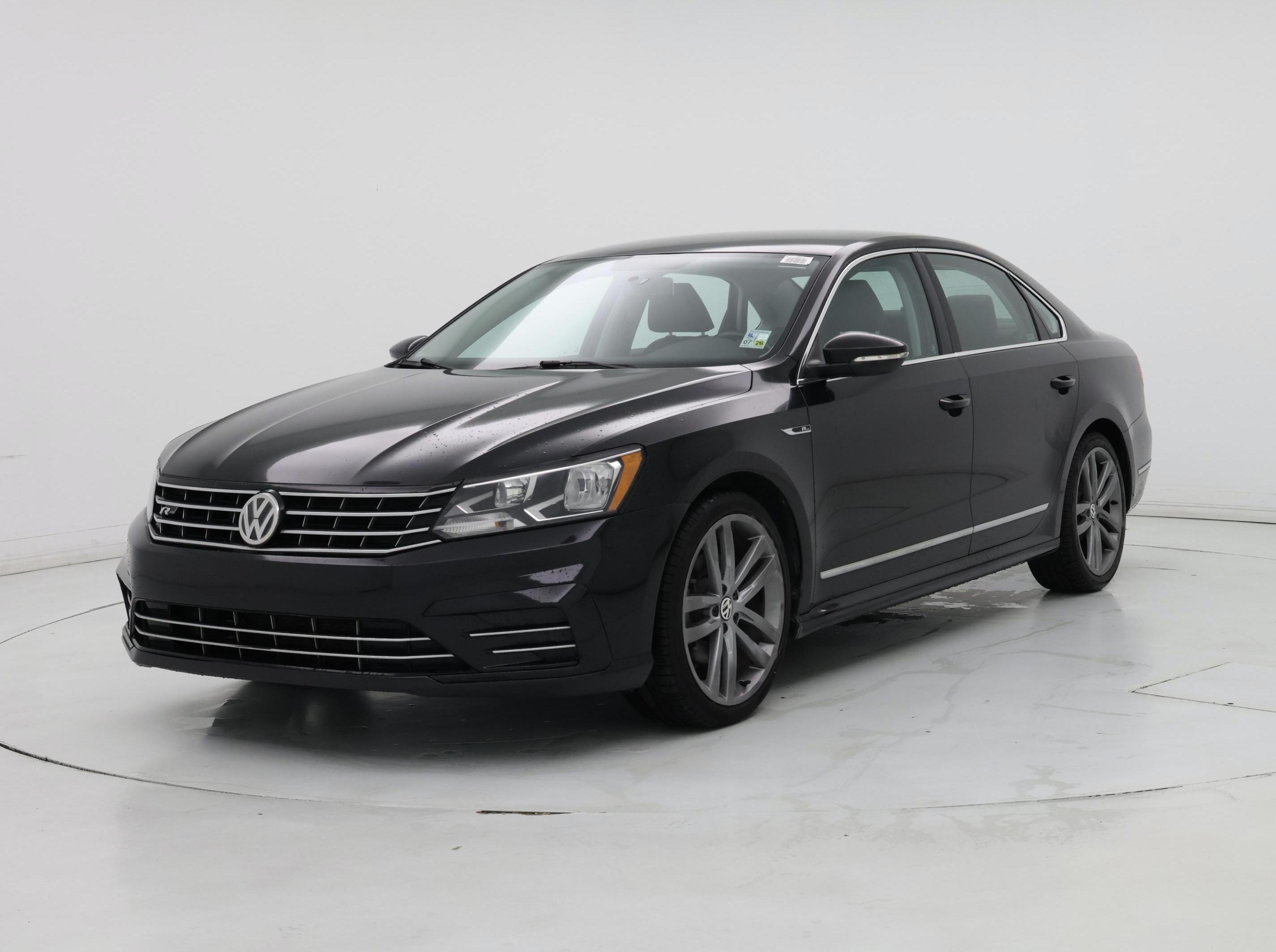 Thumbnail: 2017 Volkswagen Passat - 4
