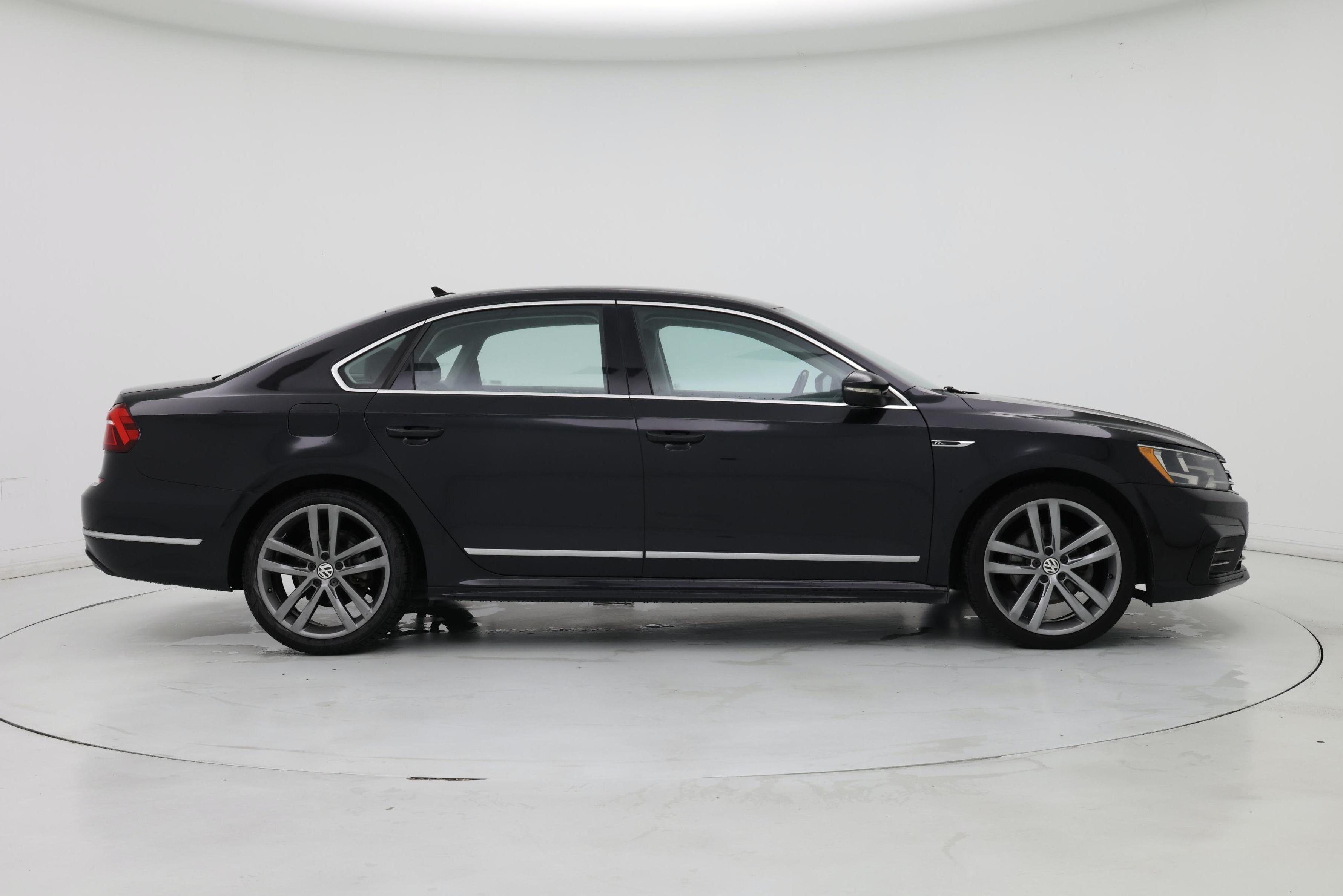 Thumbnail: 2017 Volkswagen Passat - 7