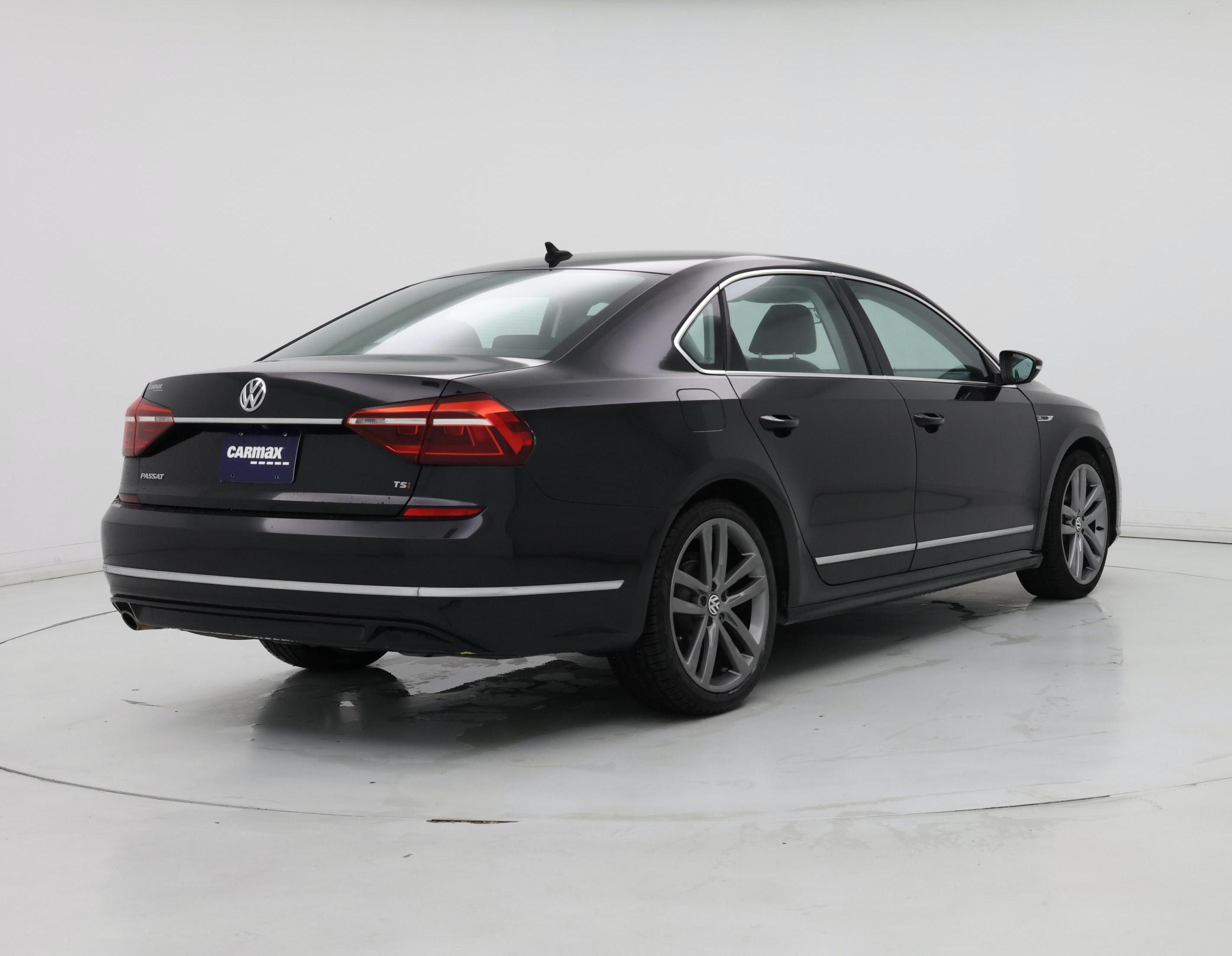 Thumbnail: 2017 Volkswagen Passat - 8