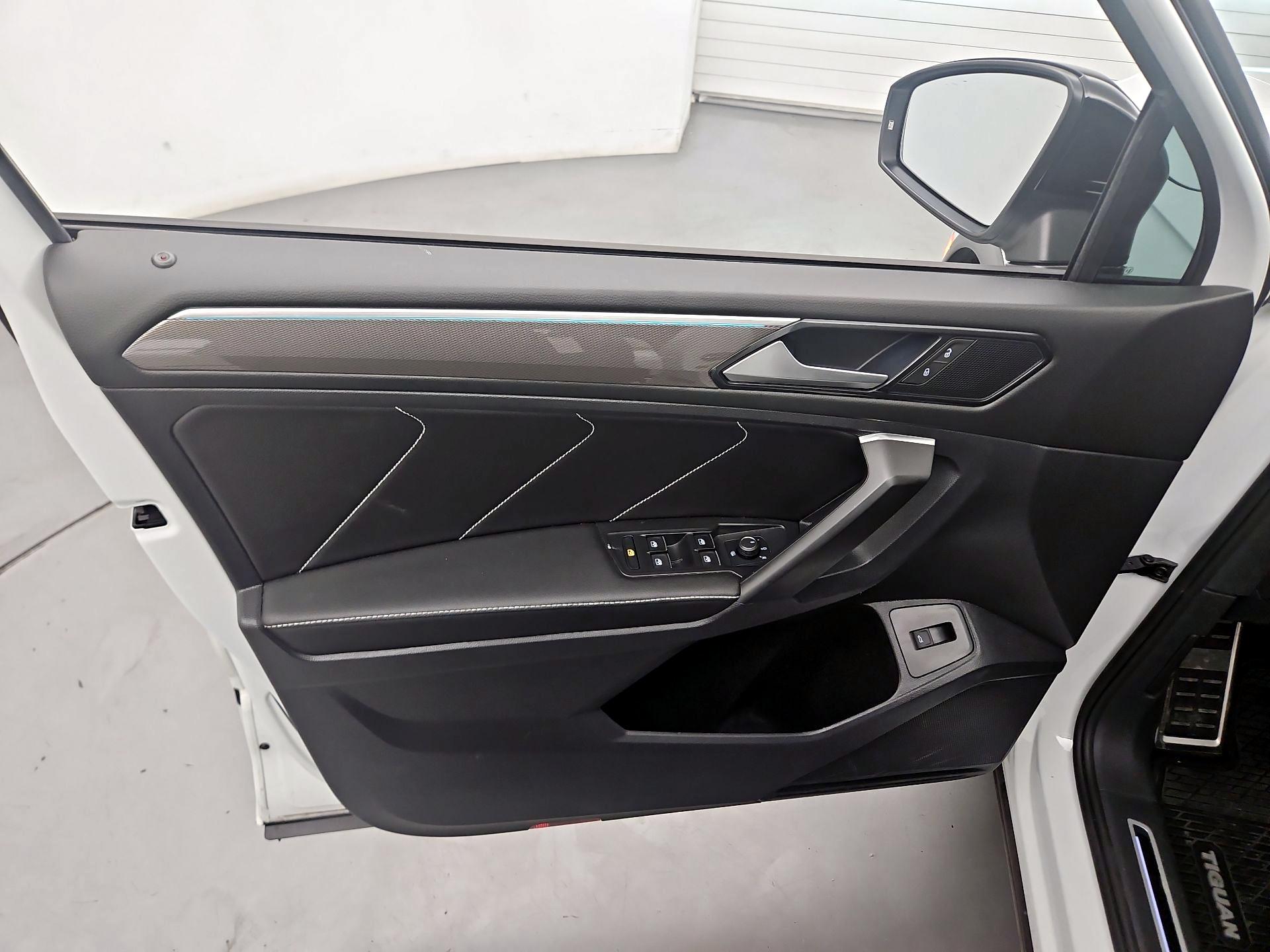 Thumbnail: 2022 Volkswagen Tiguan - 12