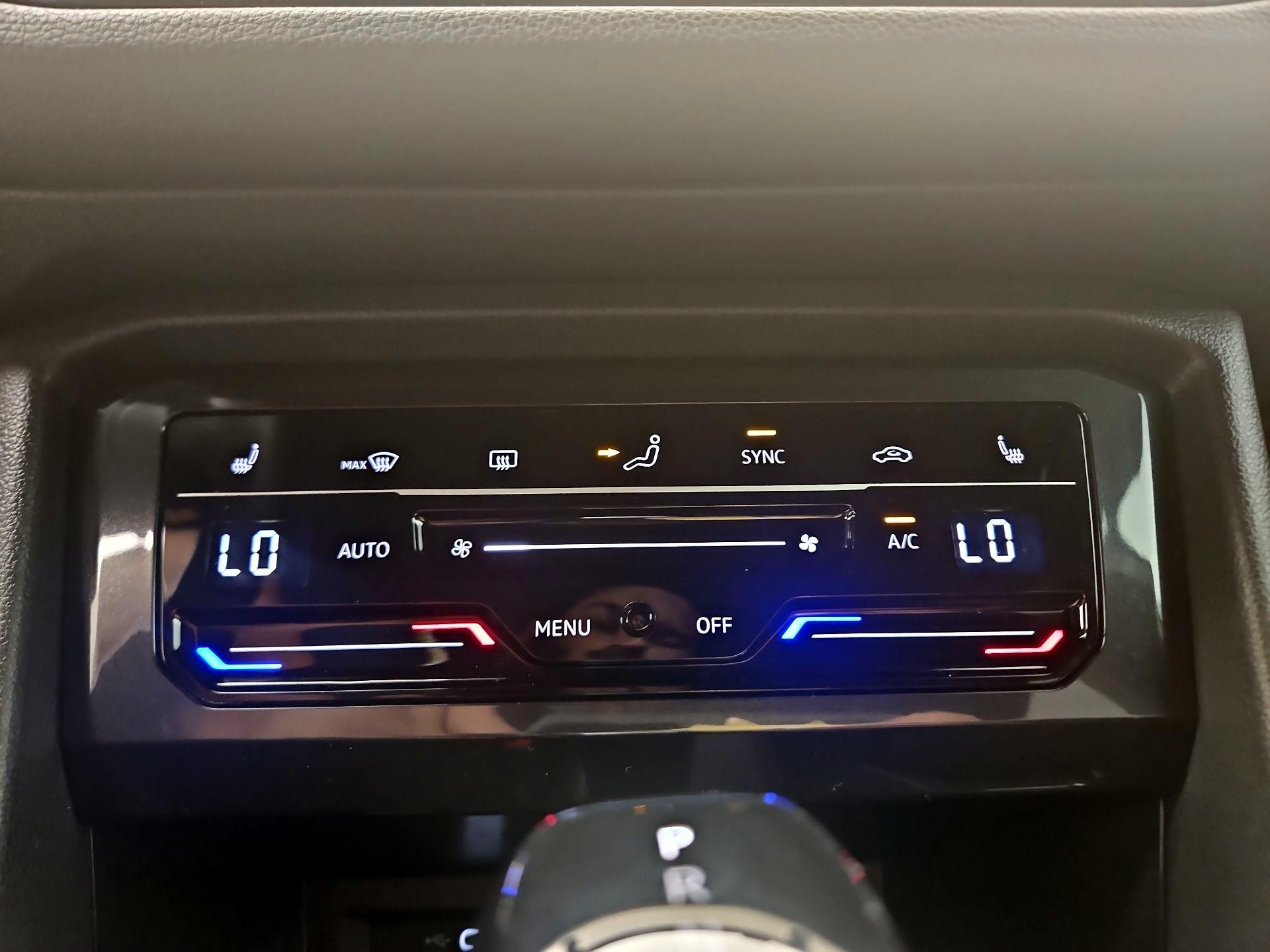 Thumbnail: 2022 Volkswagen Tiguan - 16