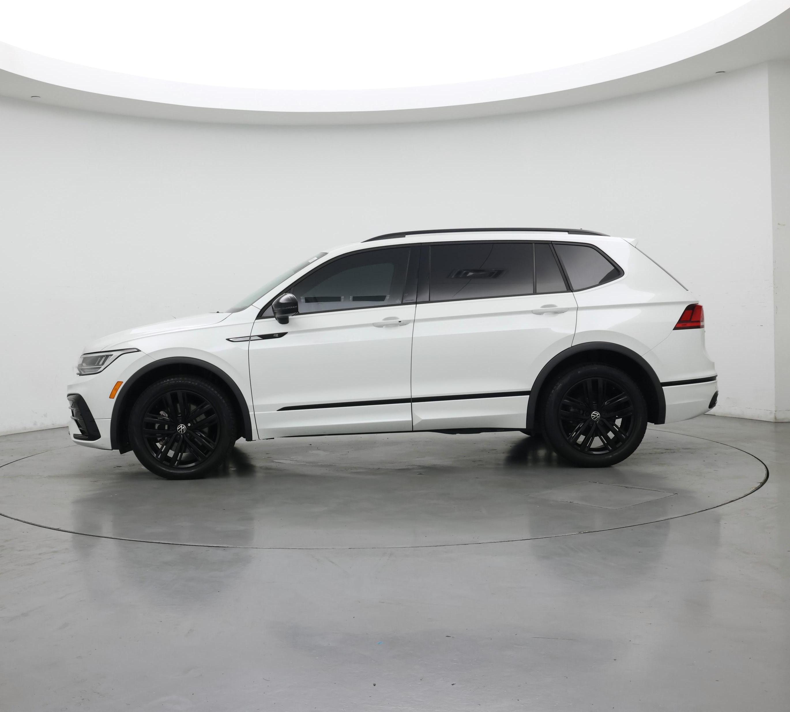 Thumbnail: 2022 Volkswagen Tiguan - 3
