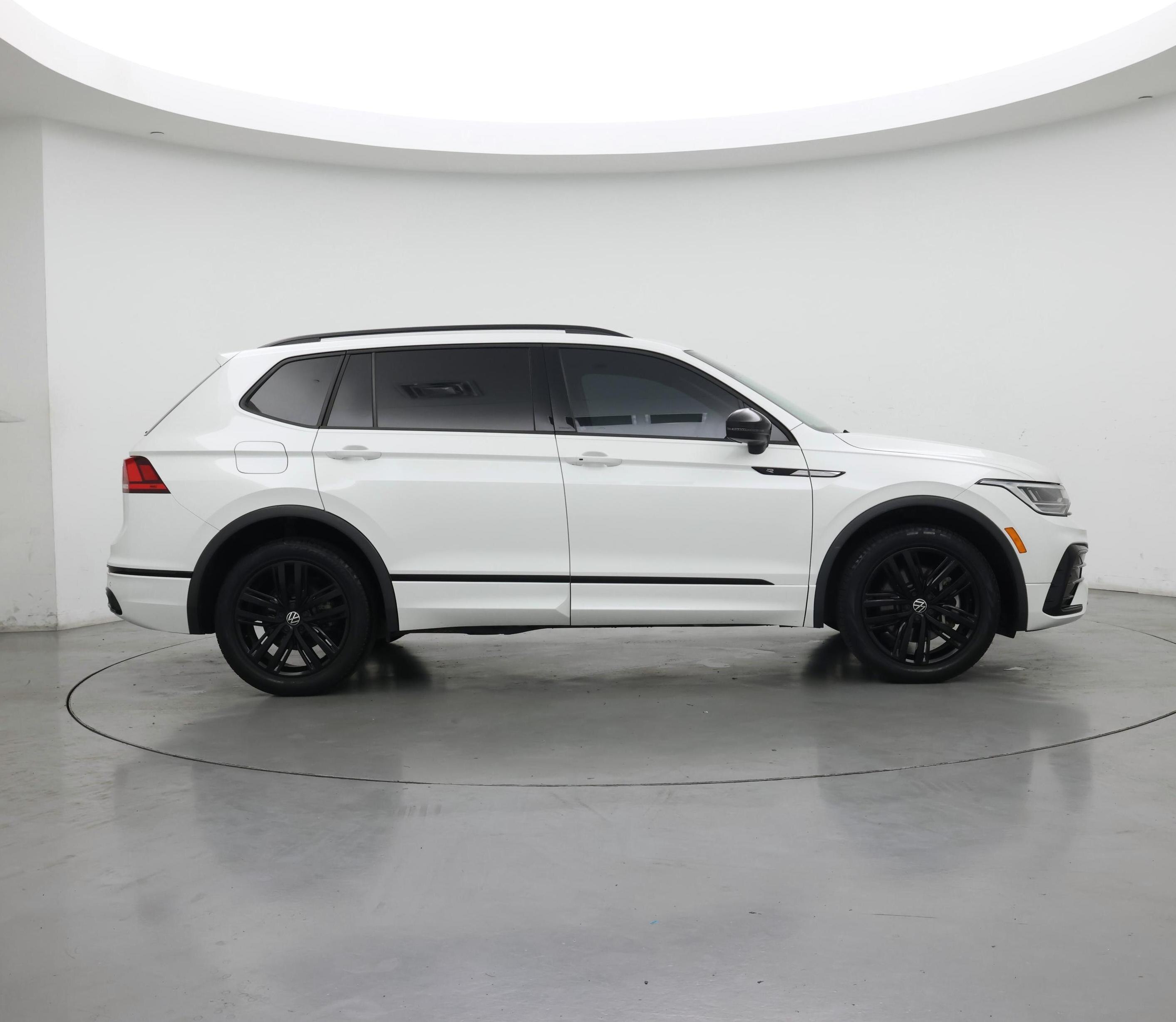 Thumbnail: 2022 Volkswagen Tiguan - 7