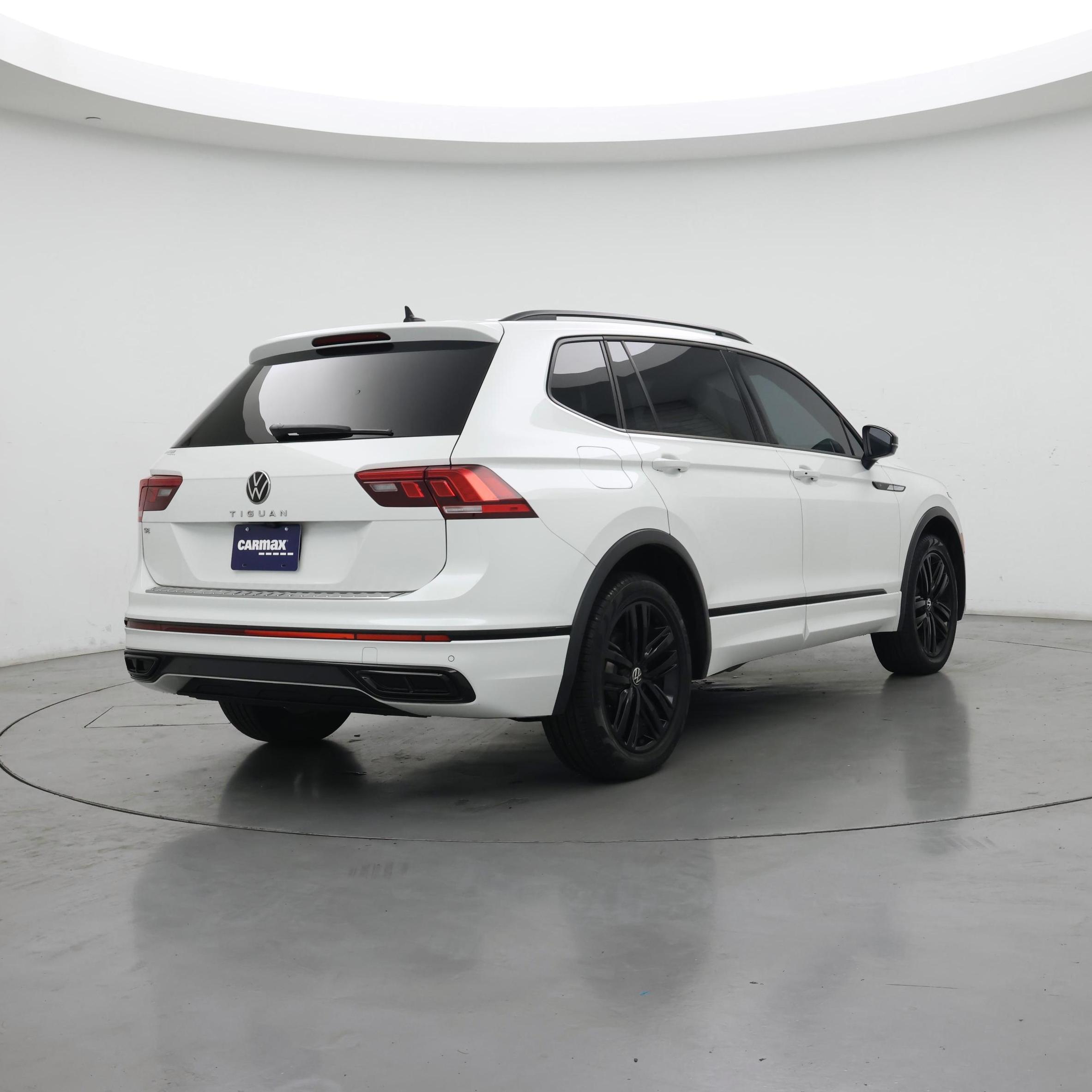Thumbnail: 2022 Volkswagen Tiguan - 8
