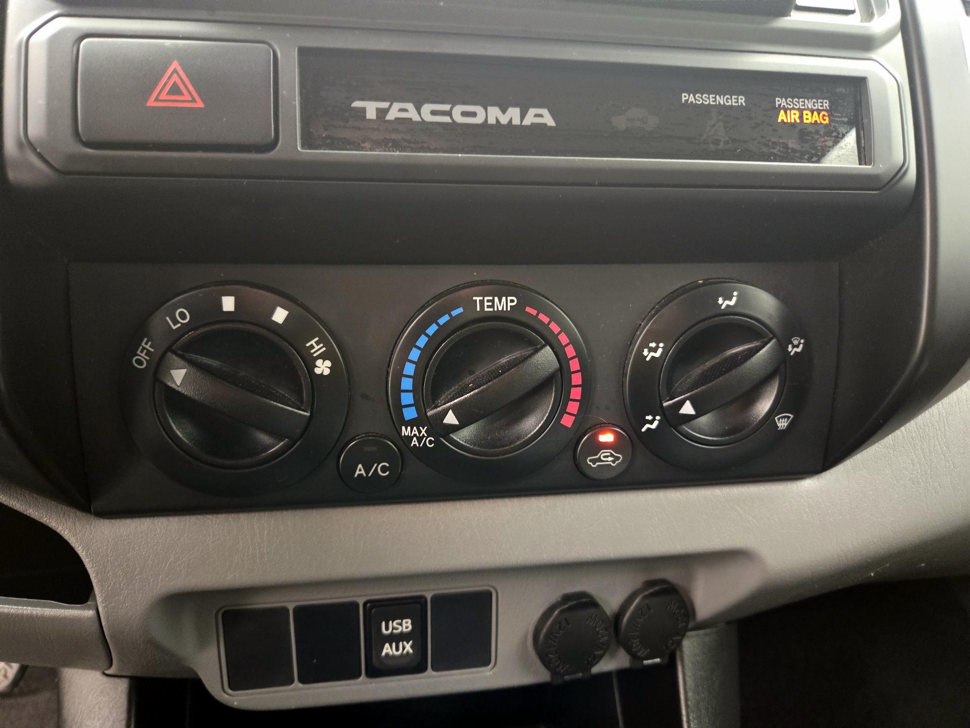 Thumbnail: 2015 Toyota Tacoma - 15