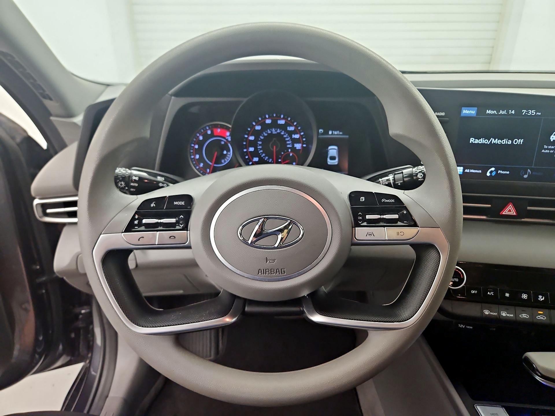 Thumbnail: 2022 Hyundai Elantra - 10