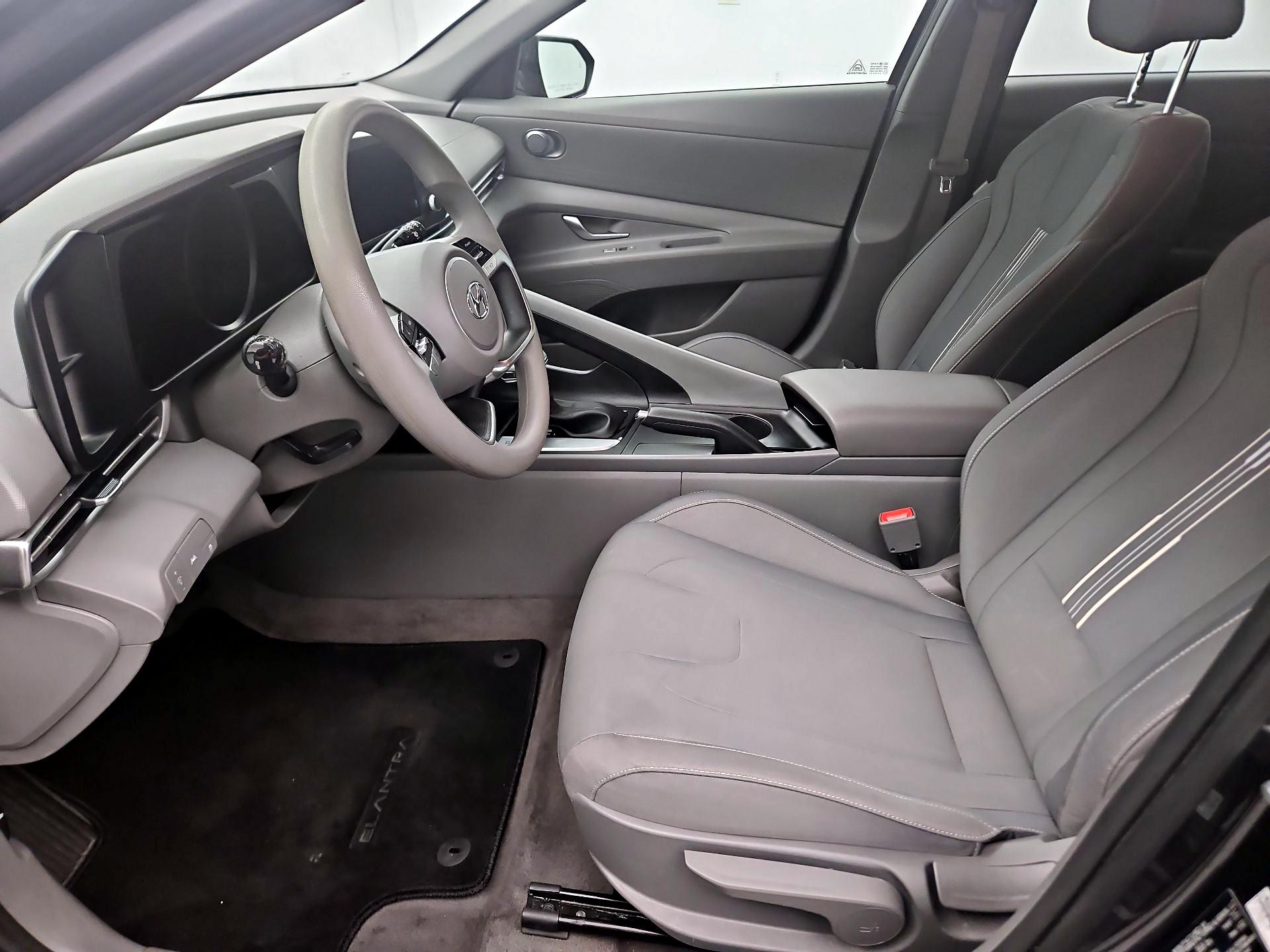 Thumbnail: 2022 Hyundai Elantra - 11