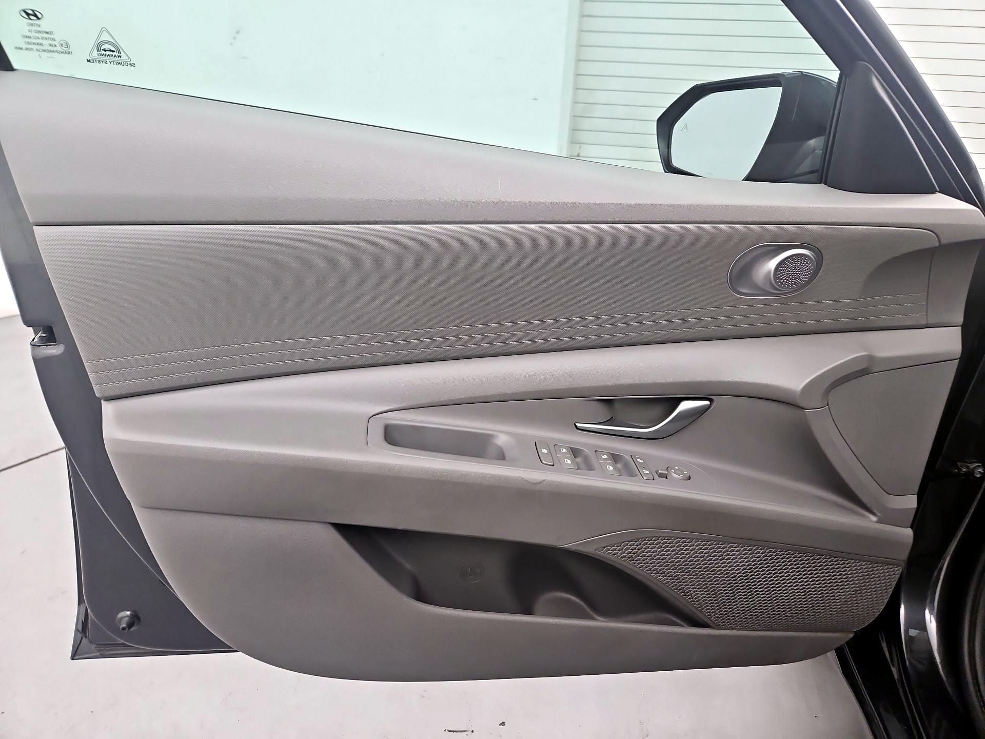 Thumbnail: 2022 Hyundai Elantra - 12