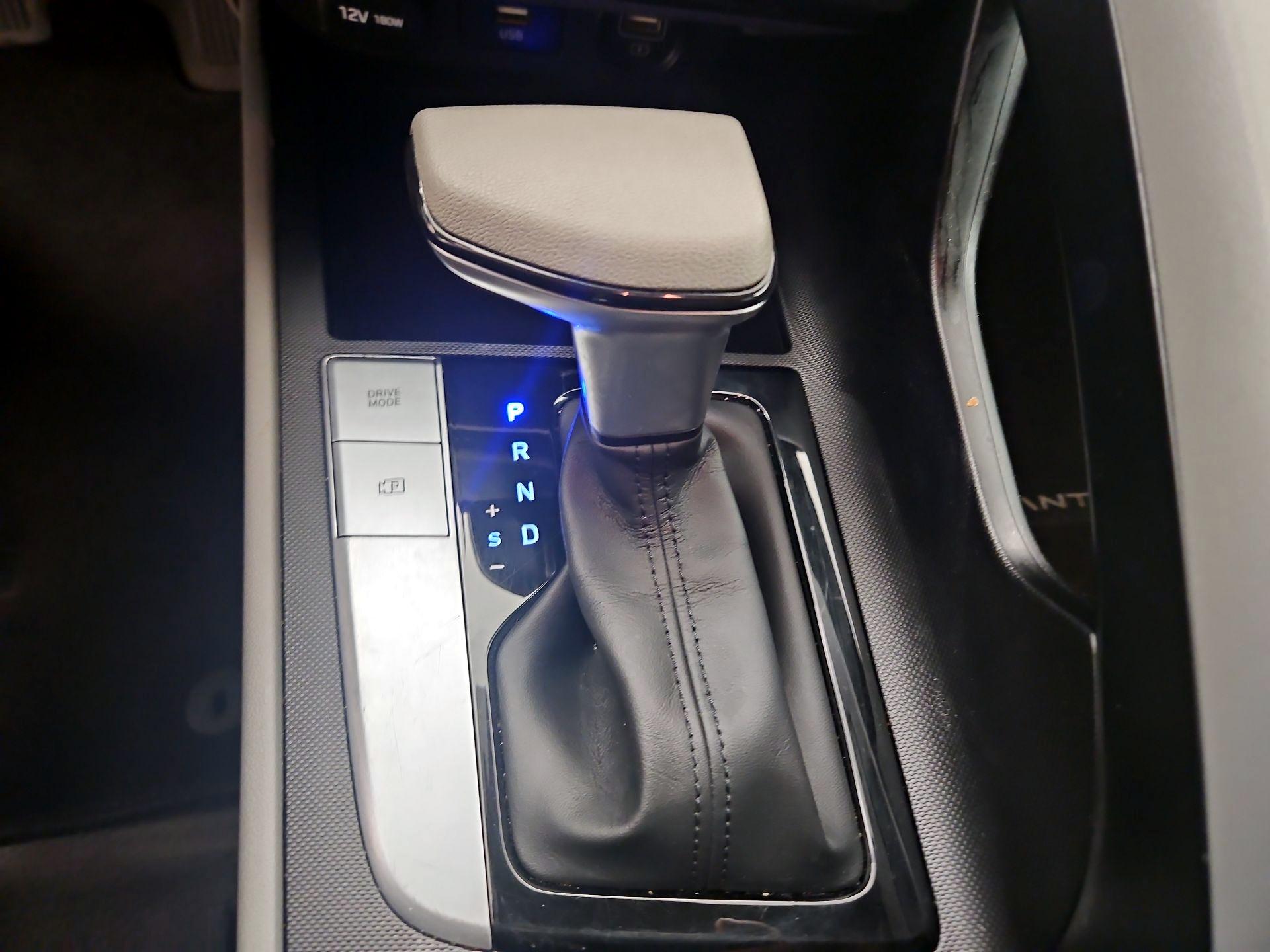 Thumbnail: 2022 Hyundai Elantra - 17