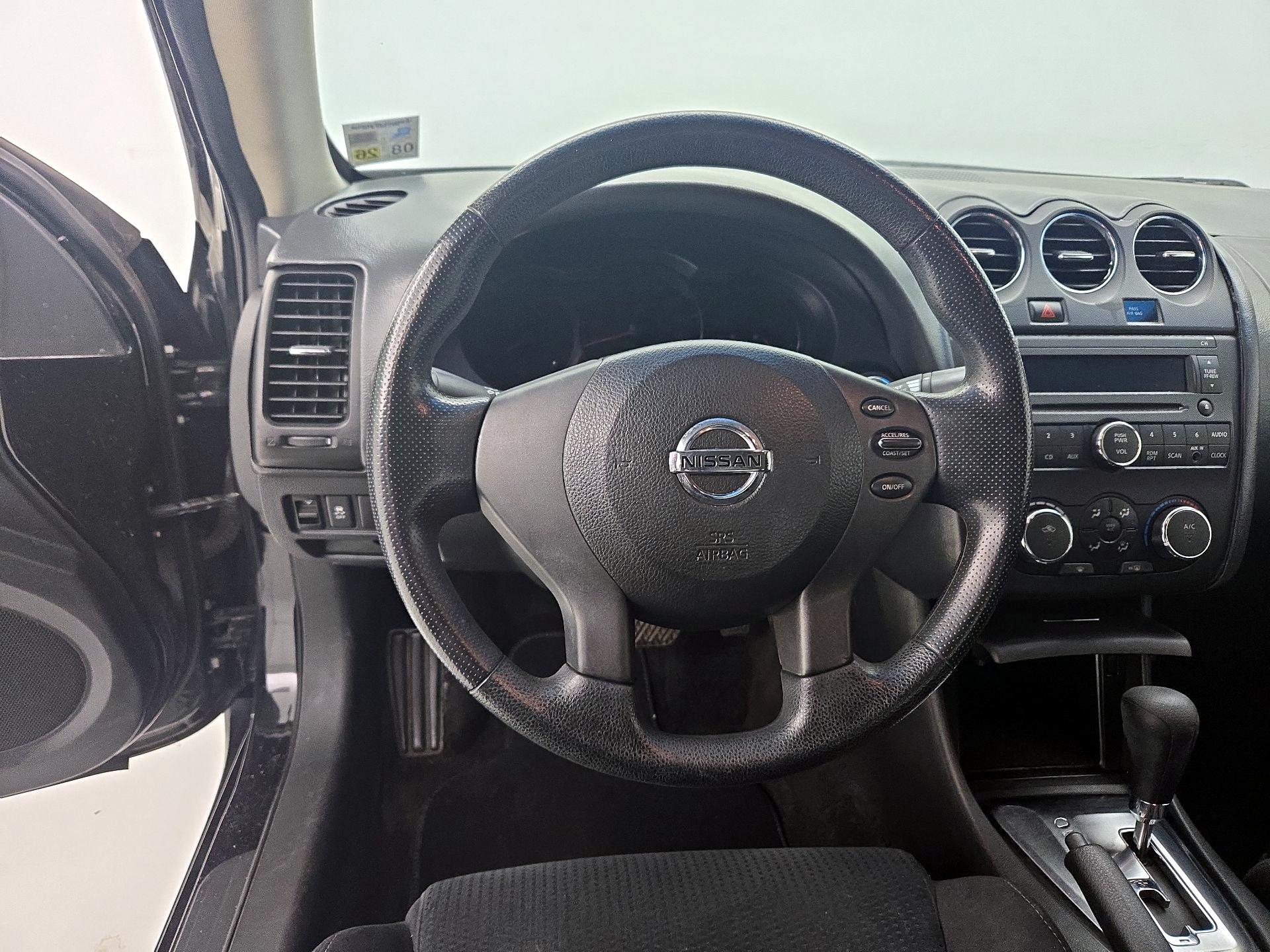 Thumbnail: 2013 Nissan Altima - 10