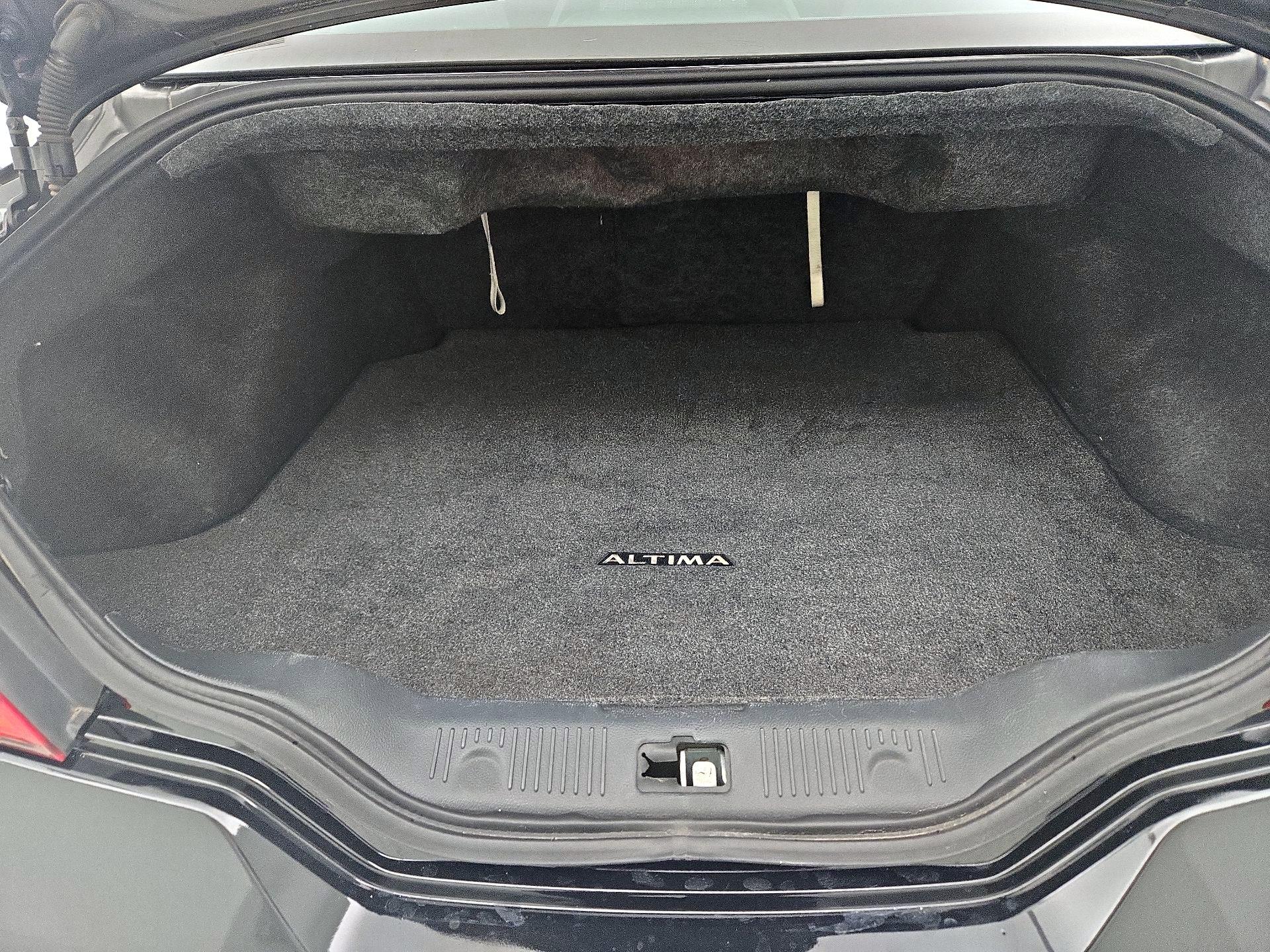 Thumbnail: 2013 Nissan Altima - 18