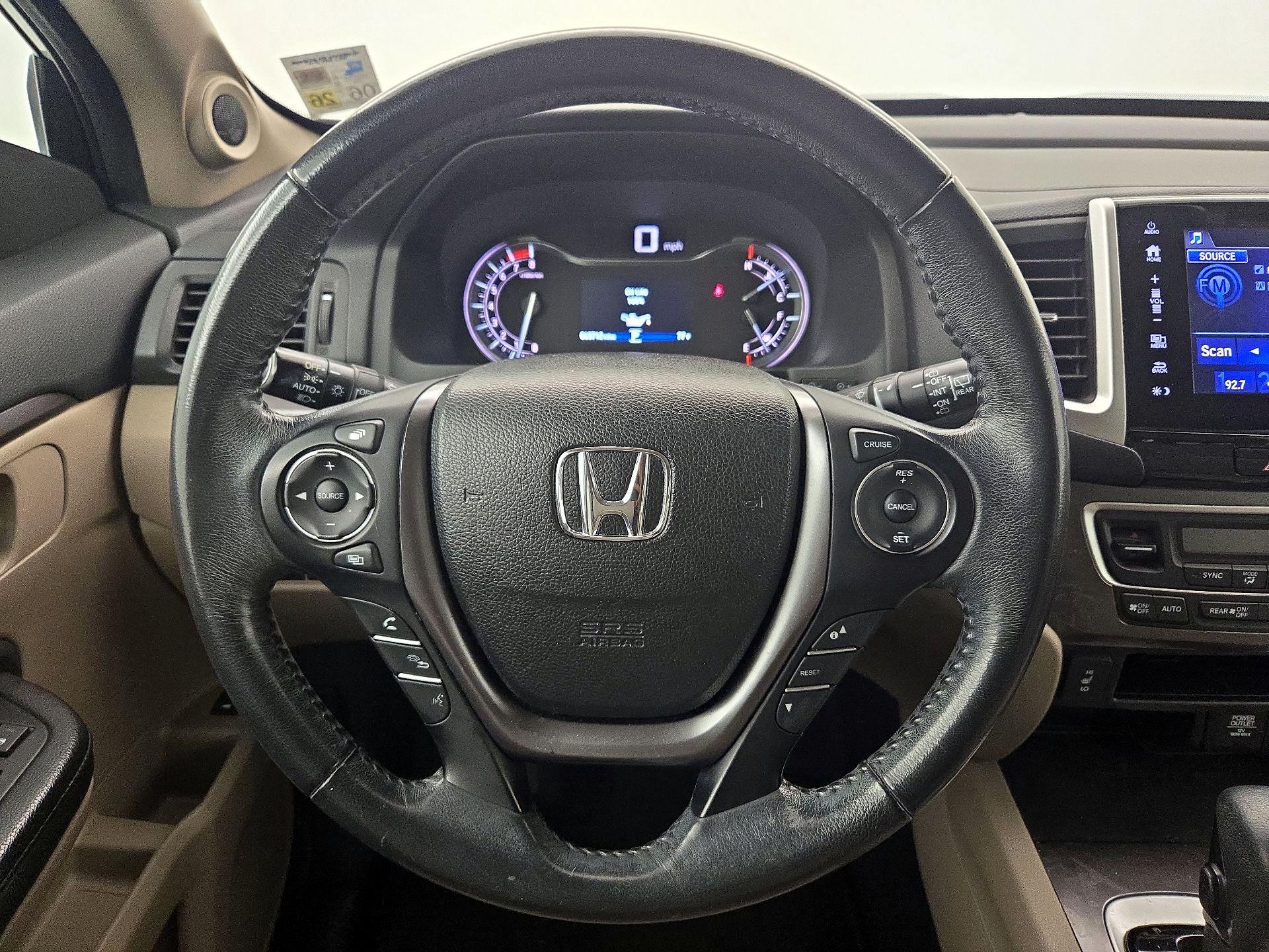 Thumbnail: 2017 Honda Pilot - 10