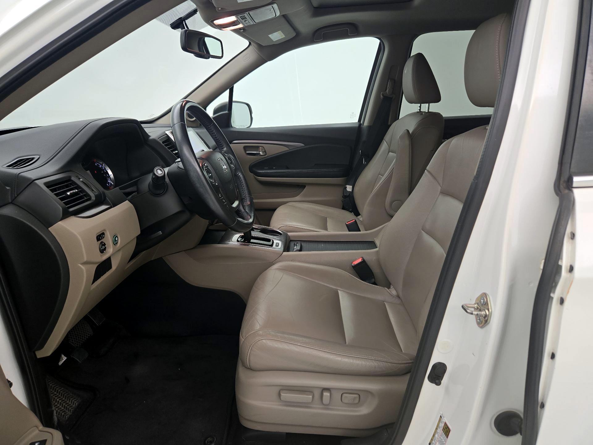 Thumbnail: 2017 Honda Pilot - 11