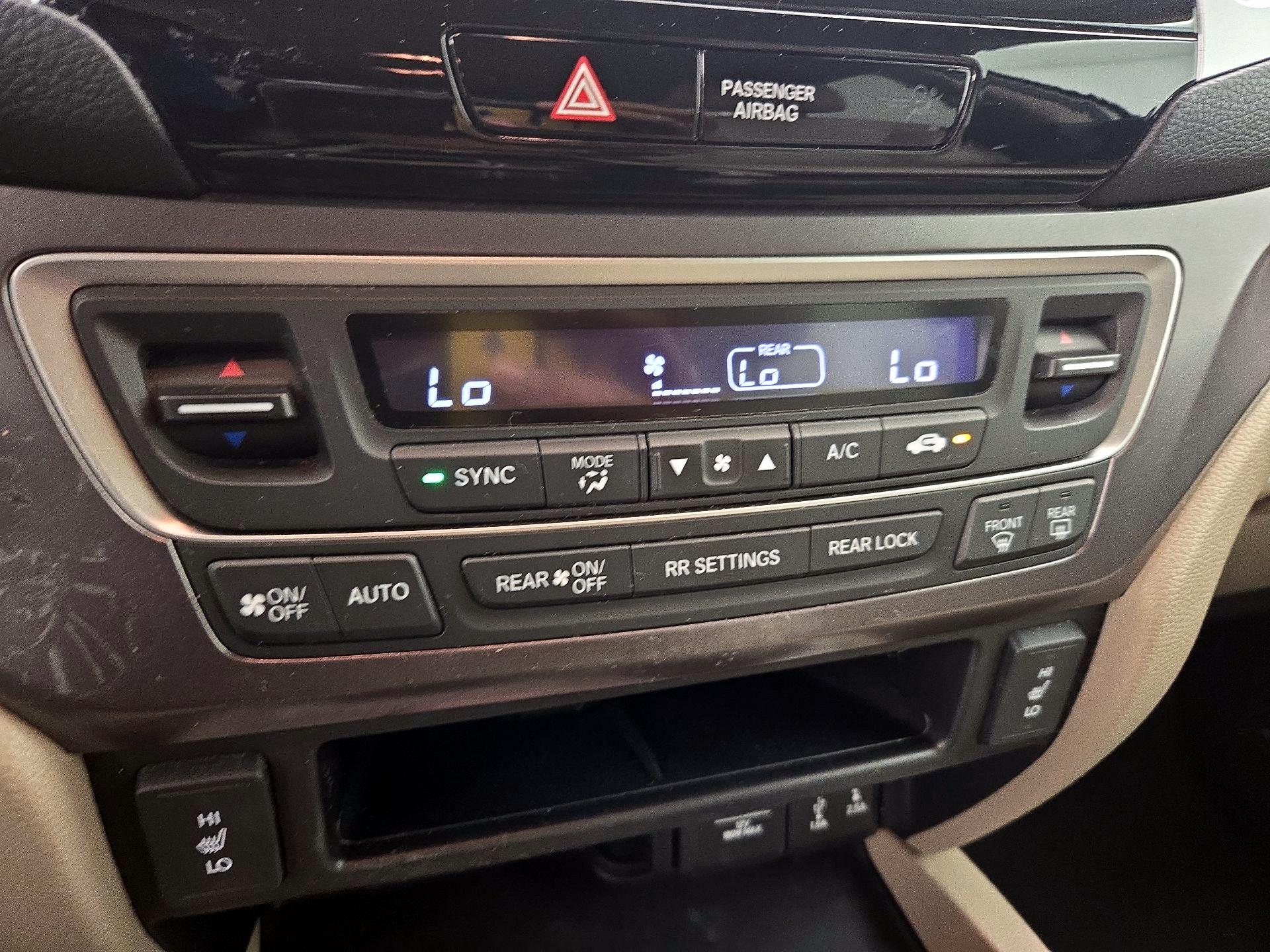 Thumbnail: 2017 Honda Pilot - 16