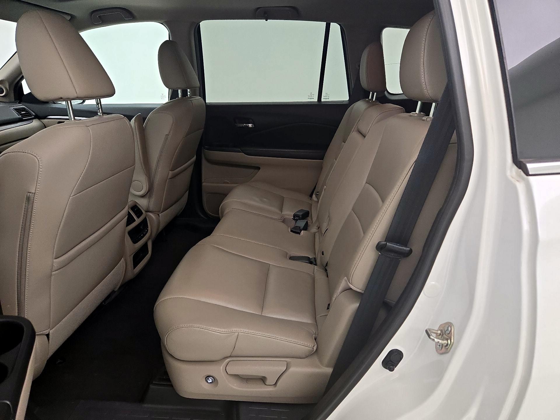 Thumbnail: 2017 Honda Pilot - 20