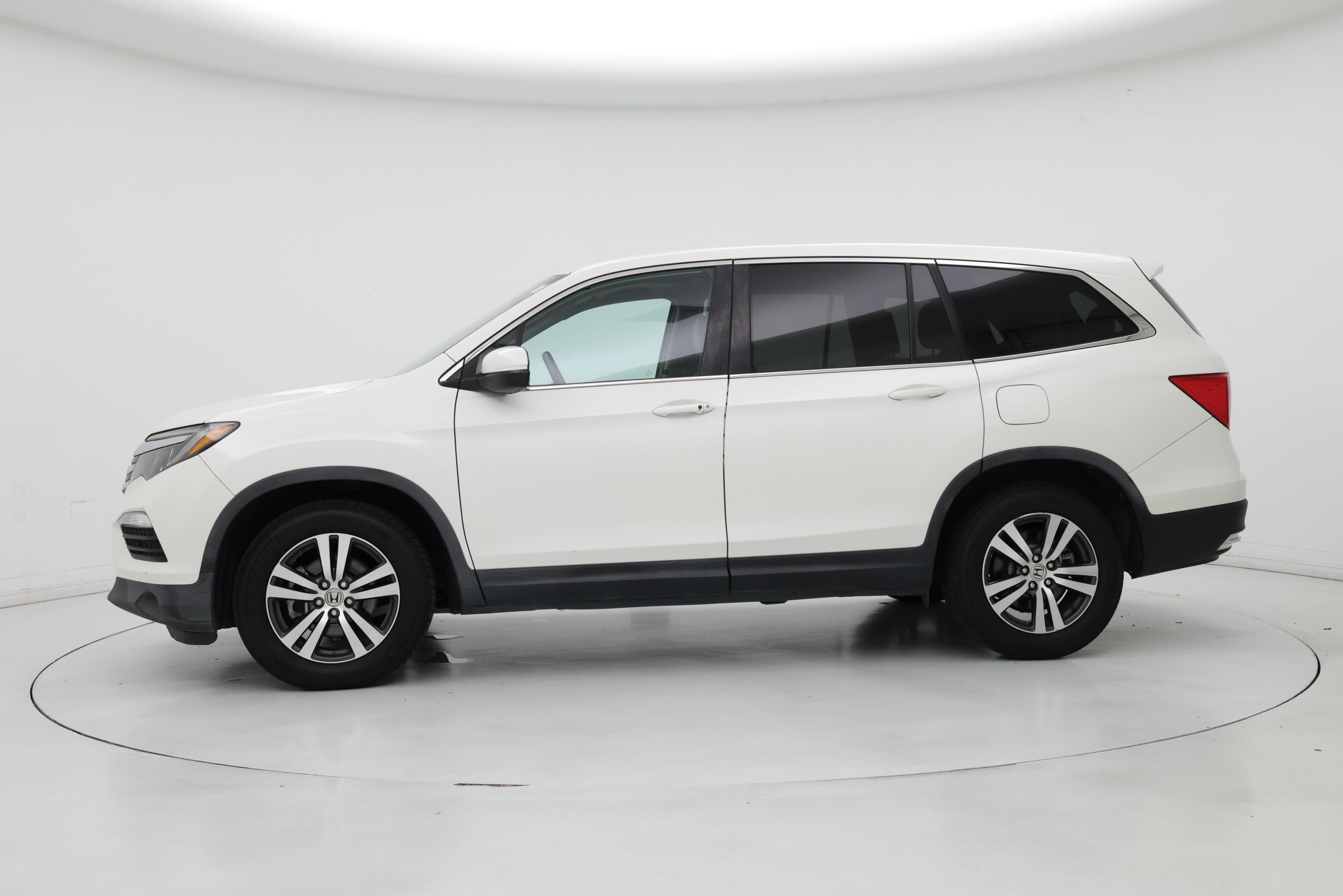 Thumbnail: 2017 Honda Pilot - 3