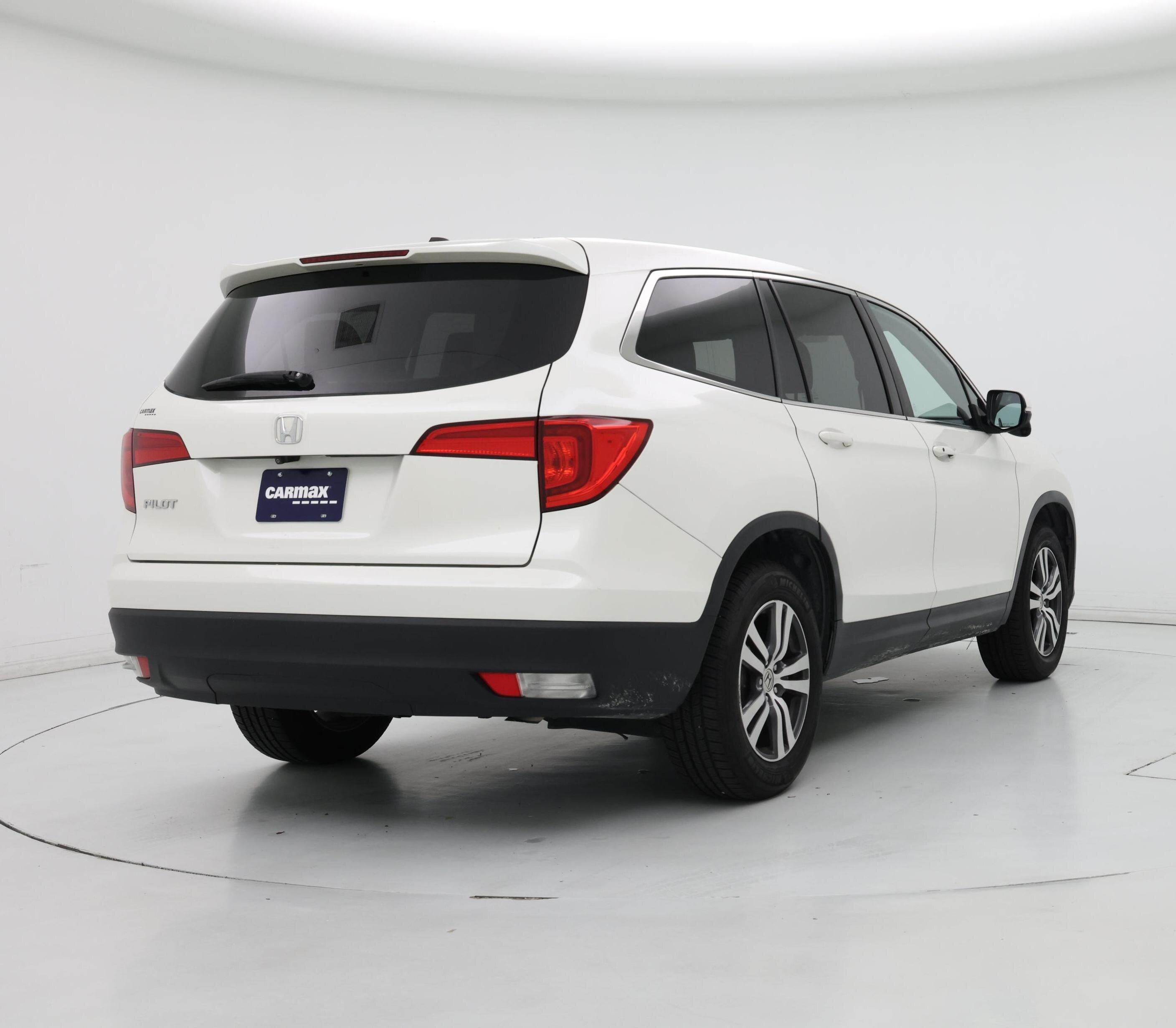 Thumbnail: 2017 Honda Pilot - 8