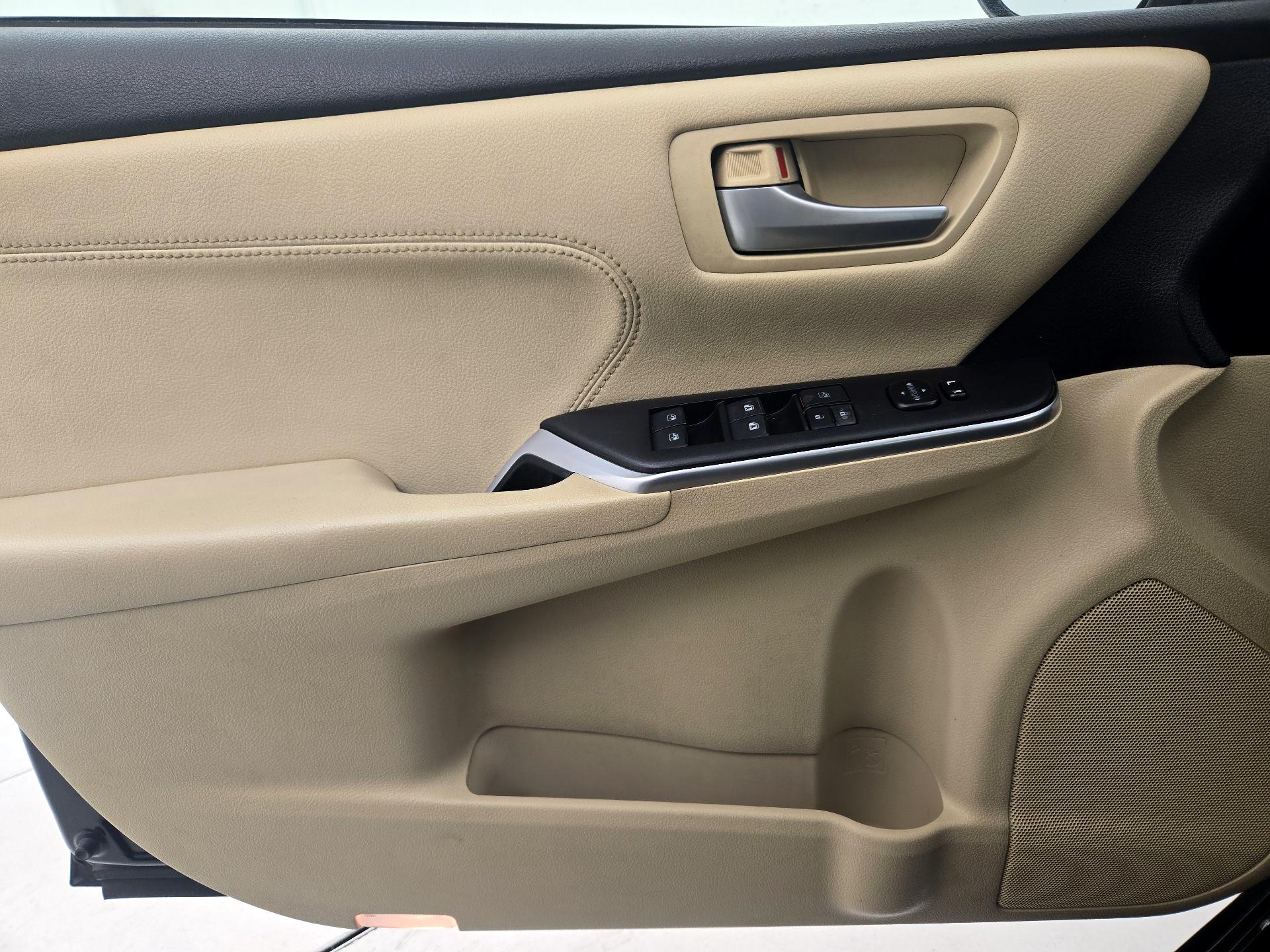 Thumbnail: 2015 Toyota Camry - 12