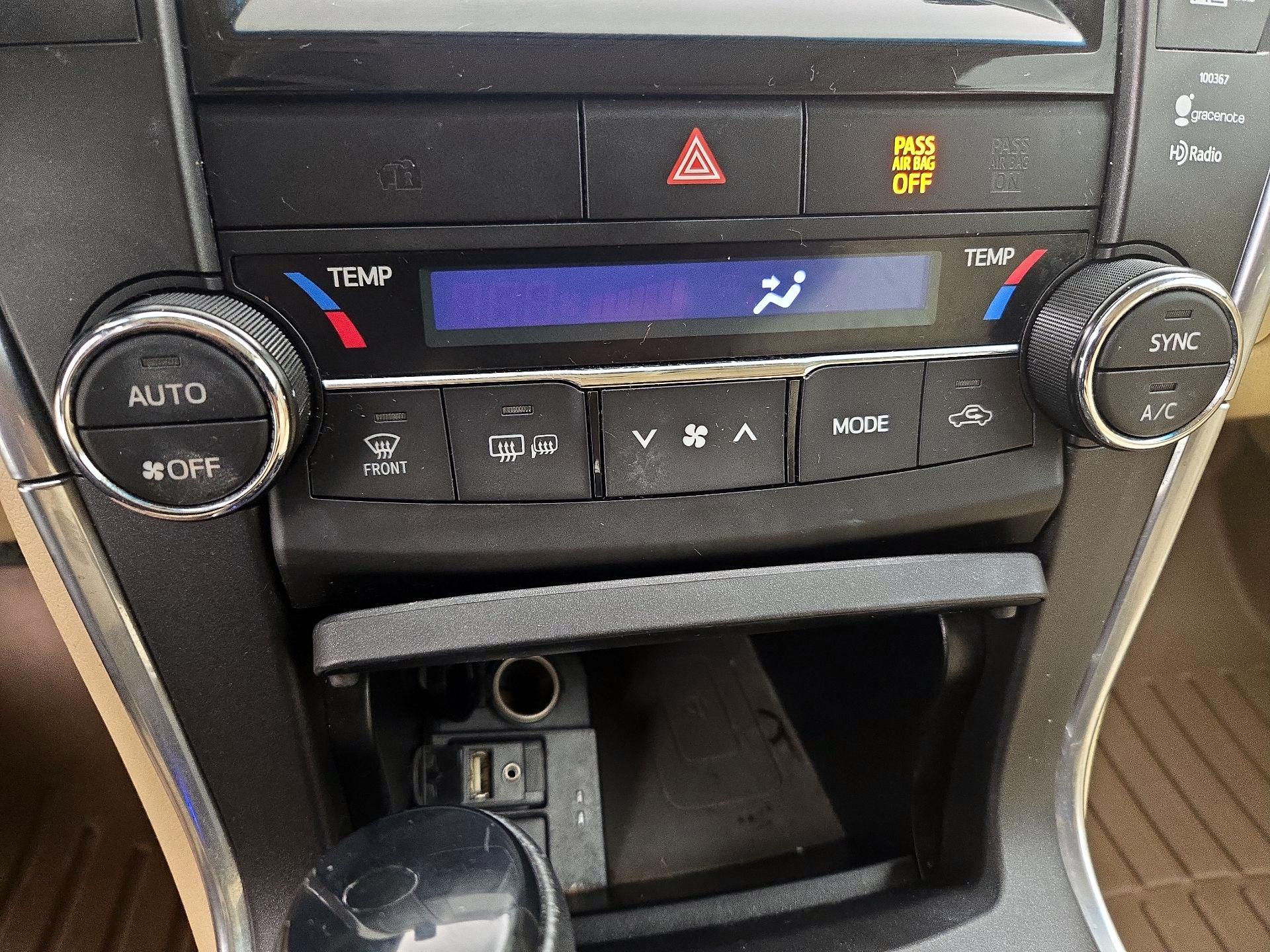 Thumbnail: 2015 Toyota Camry - 16