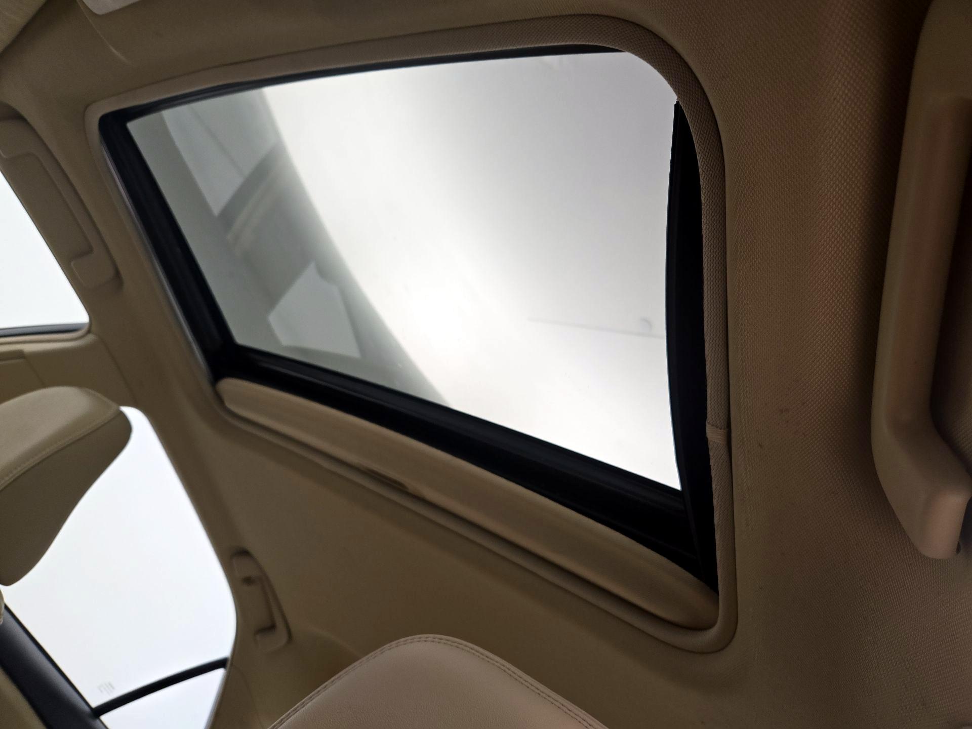 Thumbnail: 2015 Toyota Camry - 19