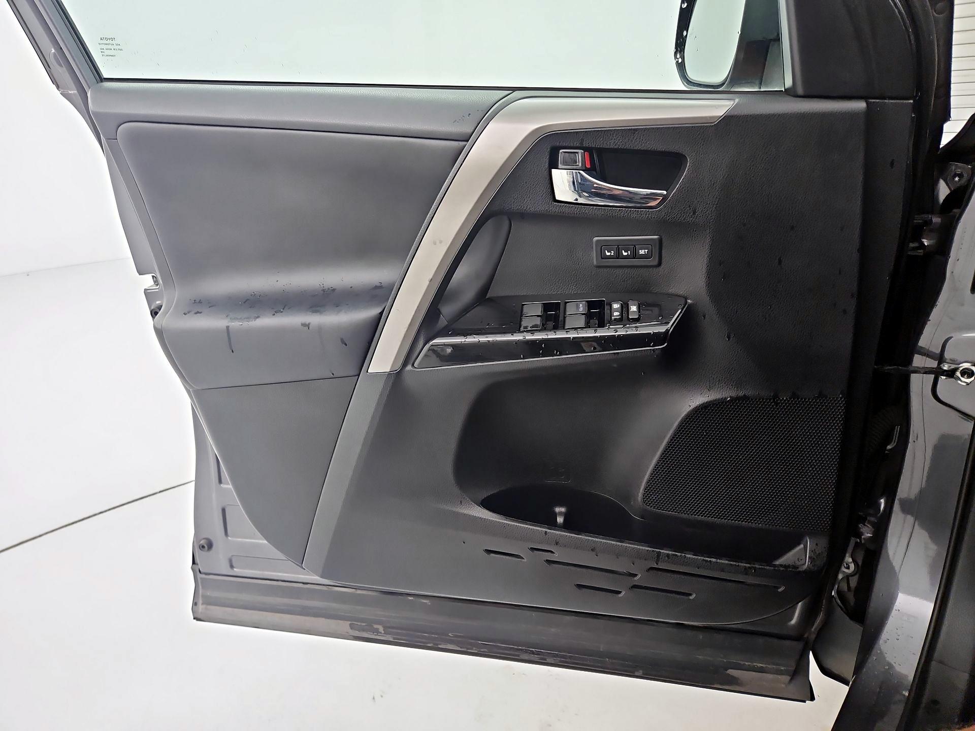 Thumbnail: 2016 Toyota RAV4 - 12